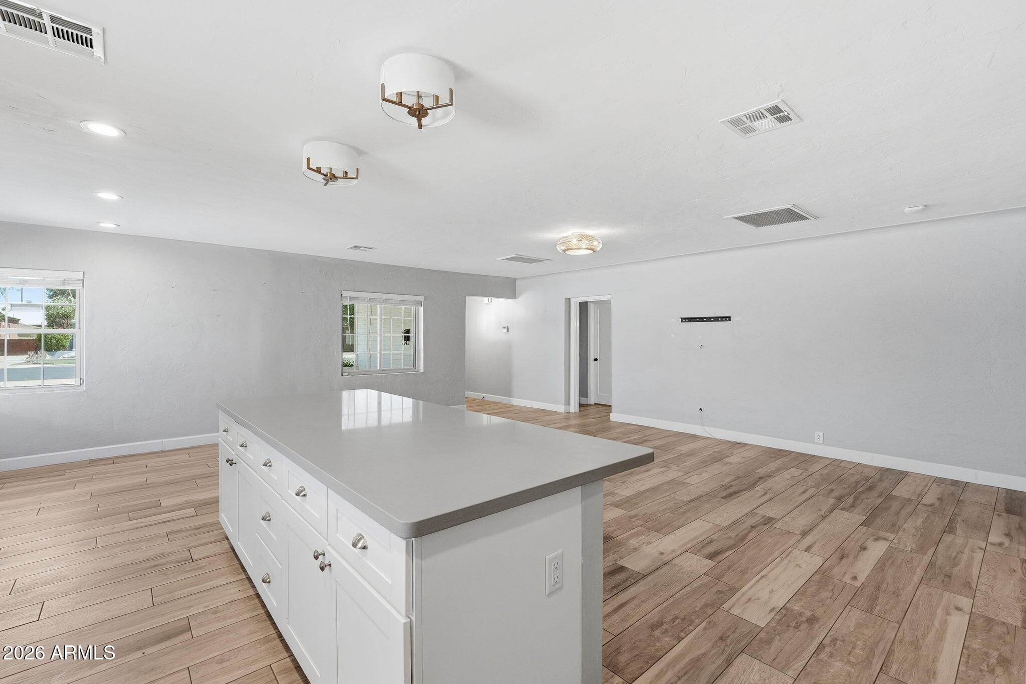 511 W ROMA Avenue
