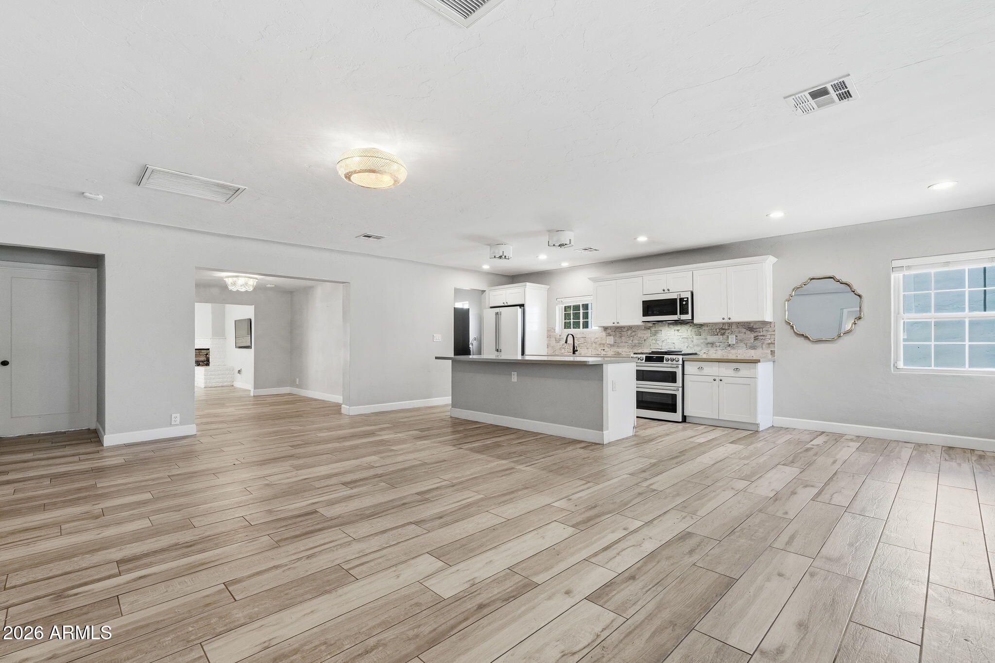 511 W ROMA Avenue