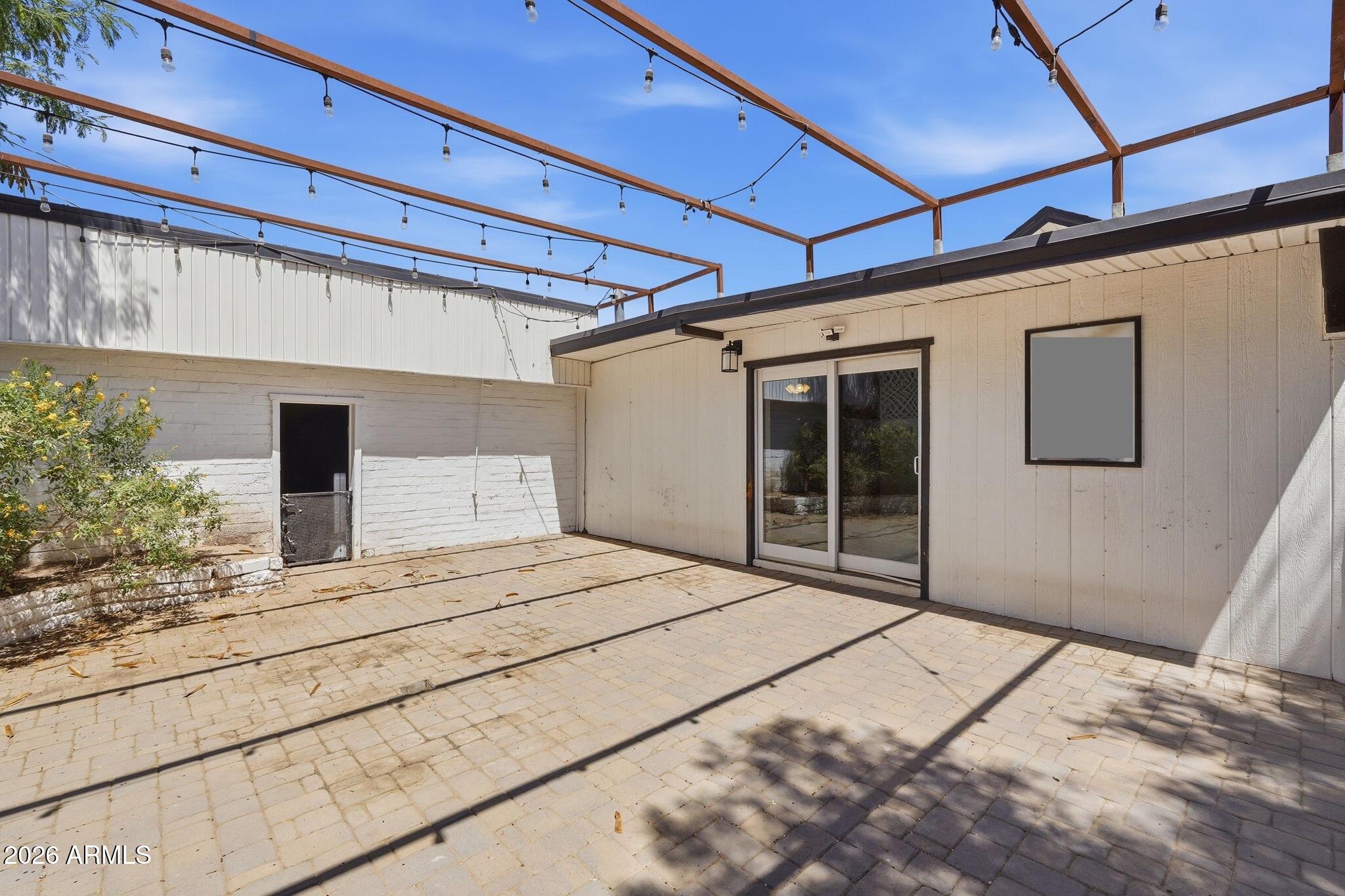511 W ROMA Avenue