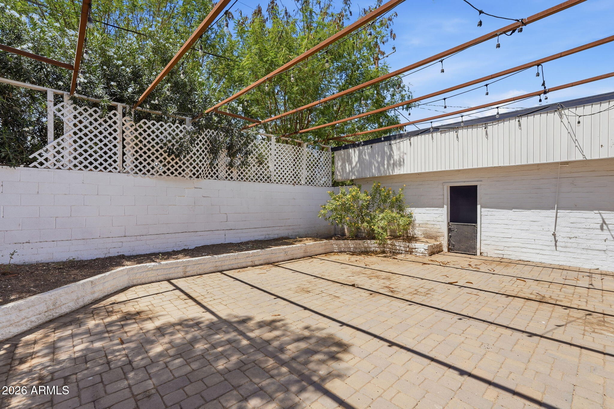 511 W ROMA Avenue