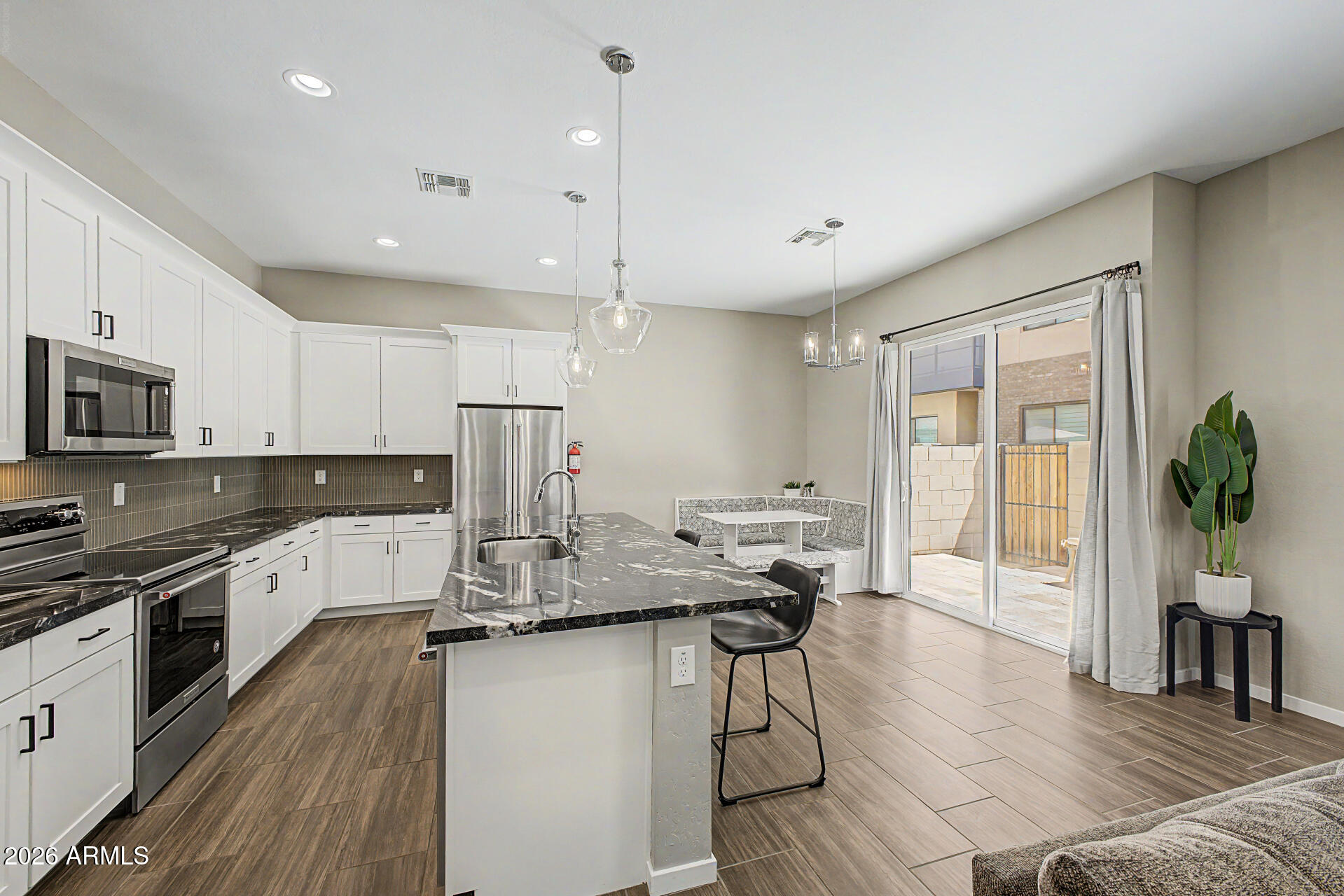 901 S SMITH Road 1064