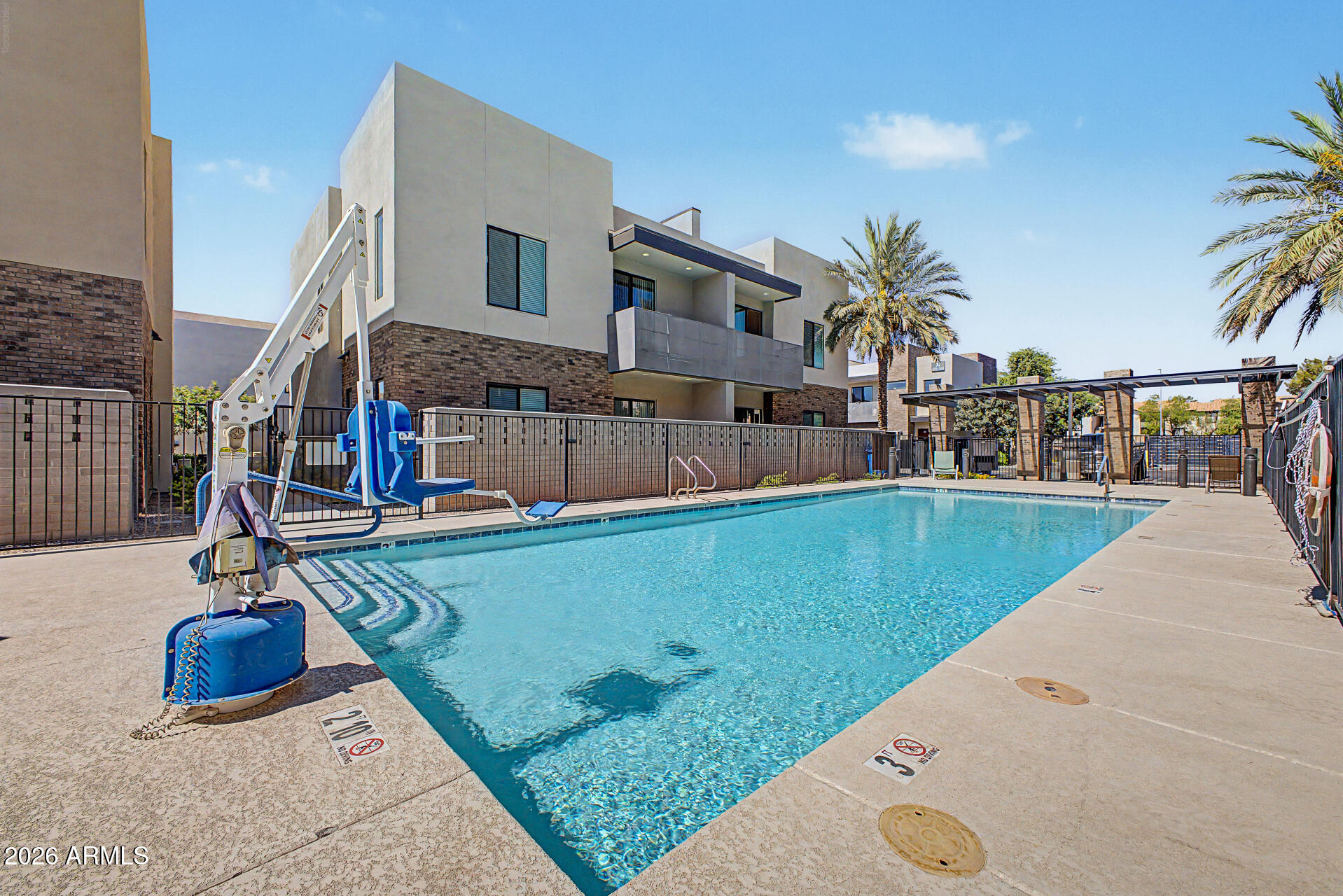 901 S SMITH Road 1064
