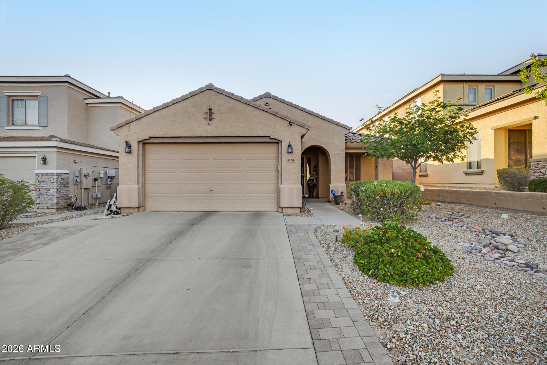 7124 W RED HAWK Drive