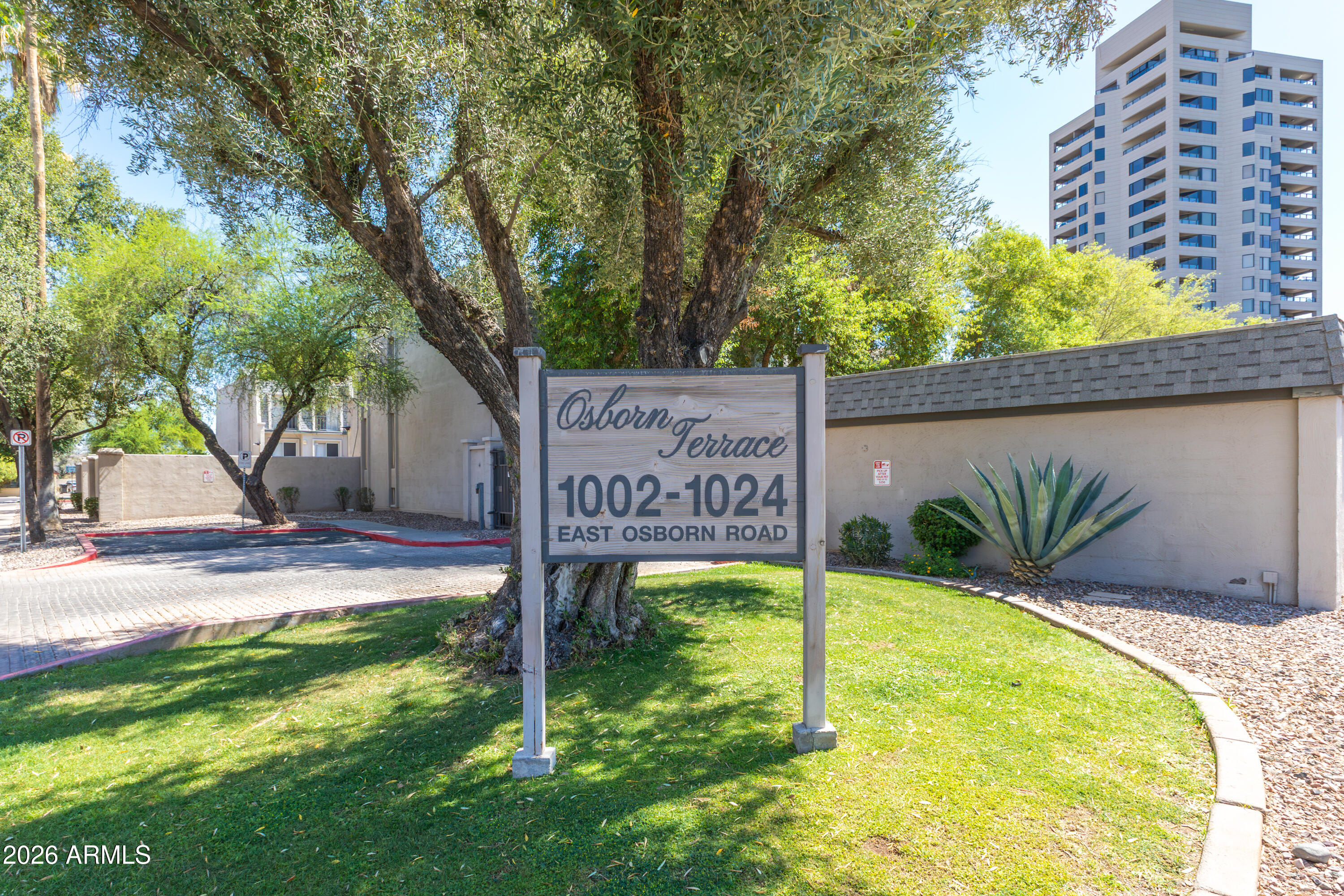 1010 E OSBORN Road E
