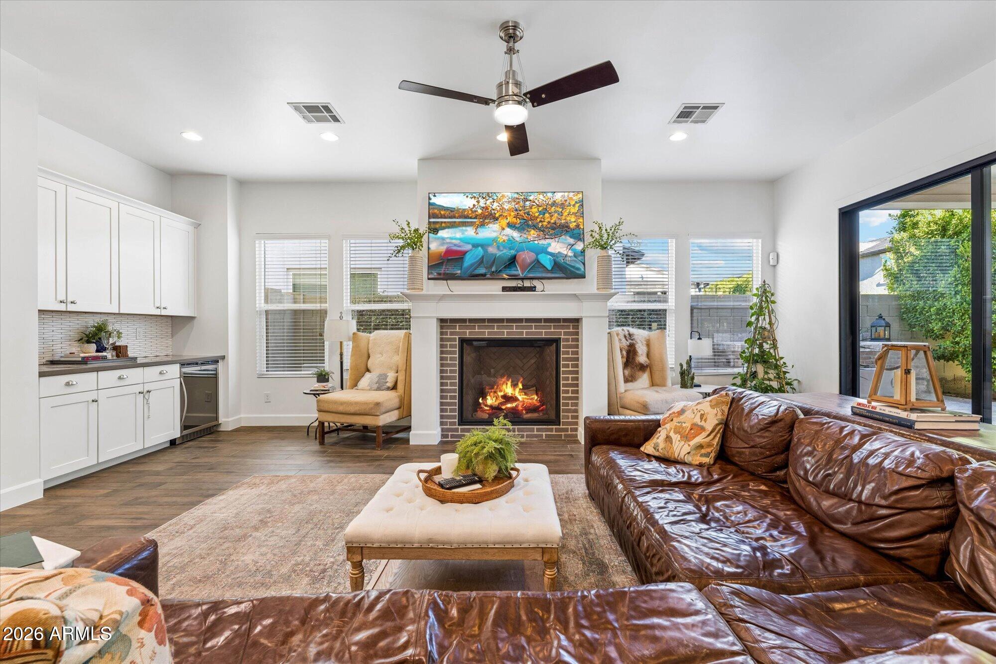 3829 E CRITTENDEN Lane