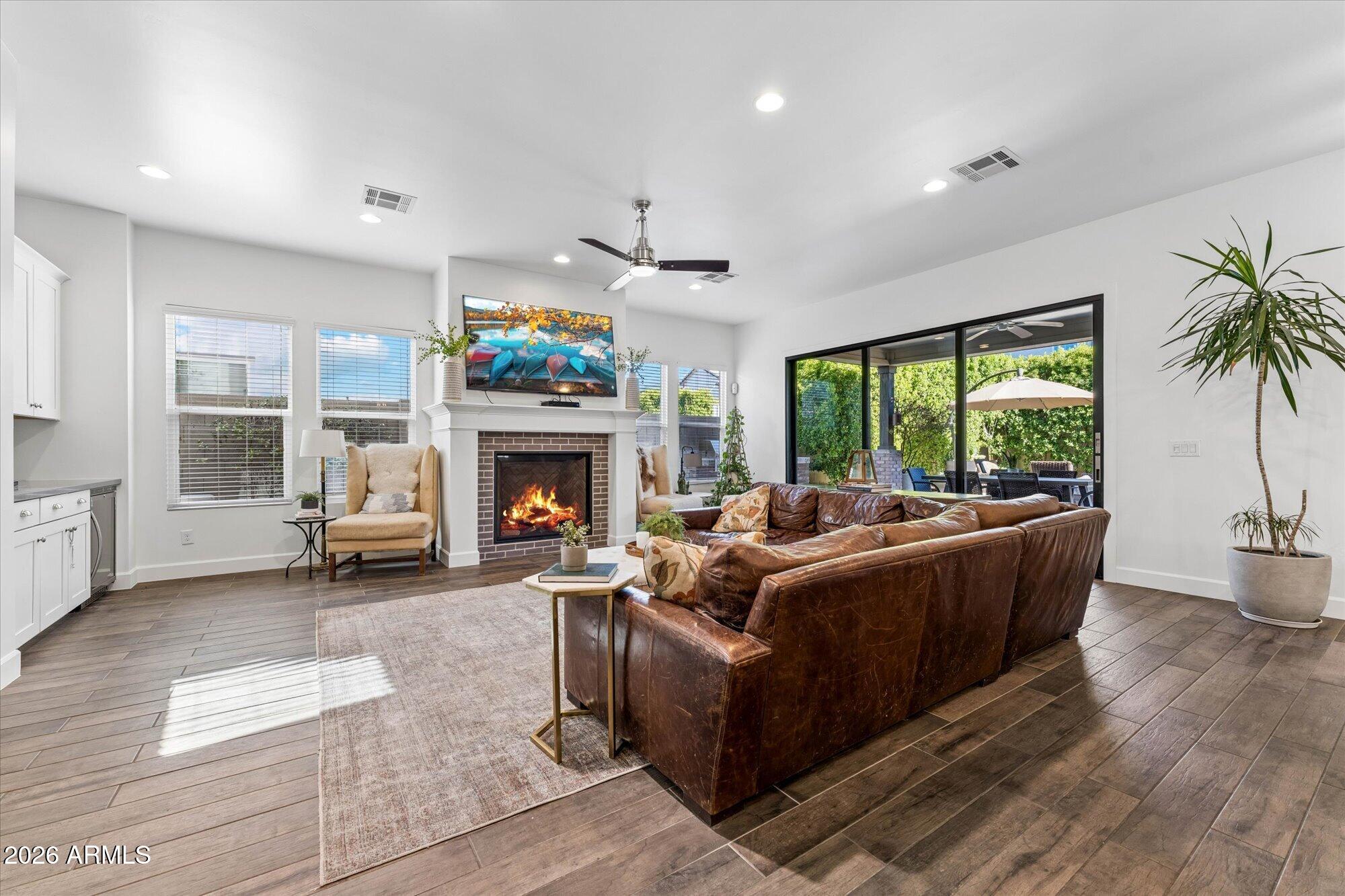3829 E CRITTENDEN Lane