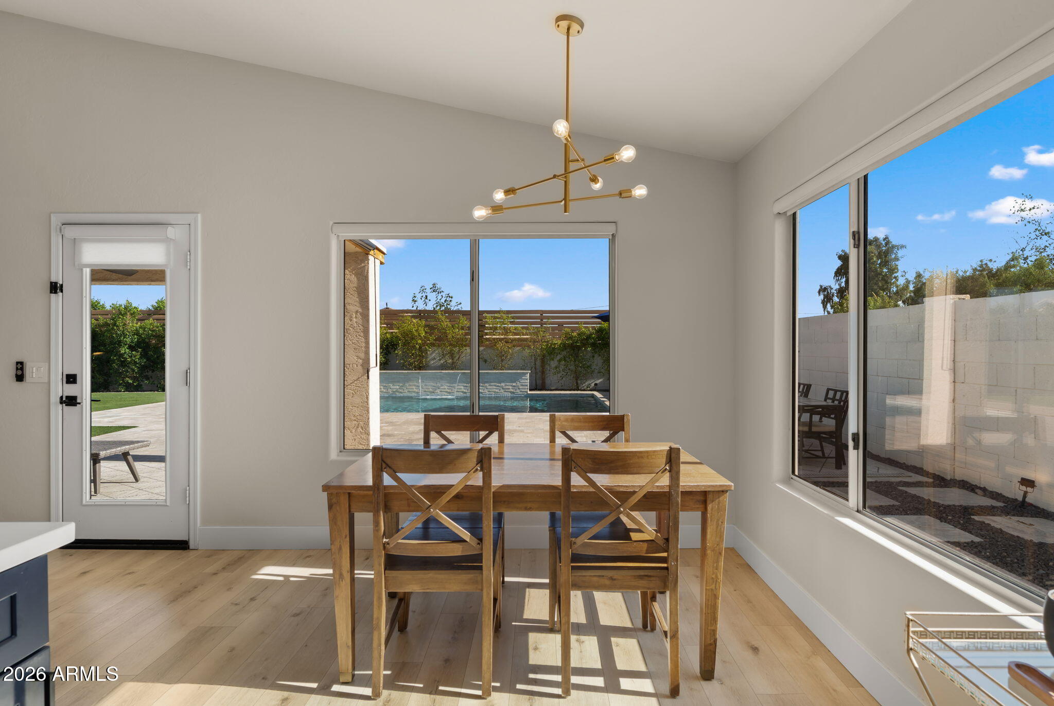4049 E VISTA Drive
