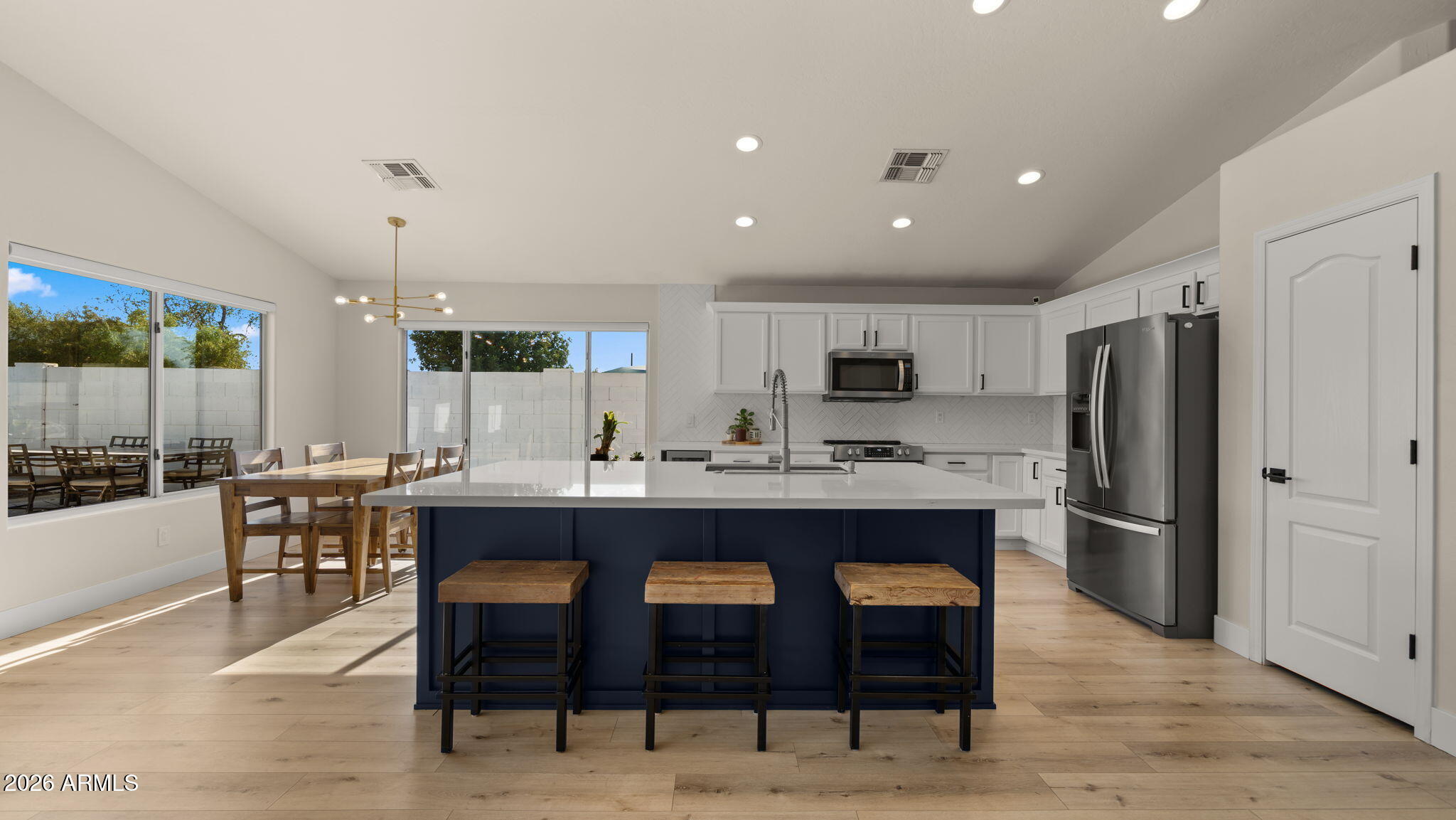 4049 E VISTA Drive