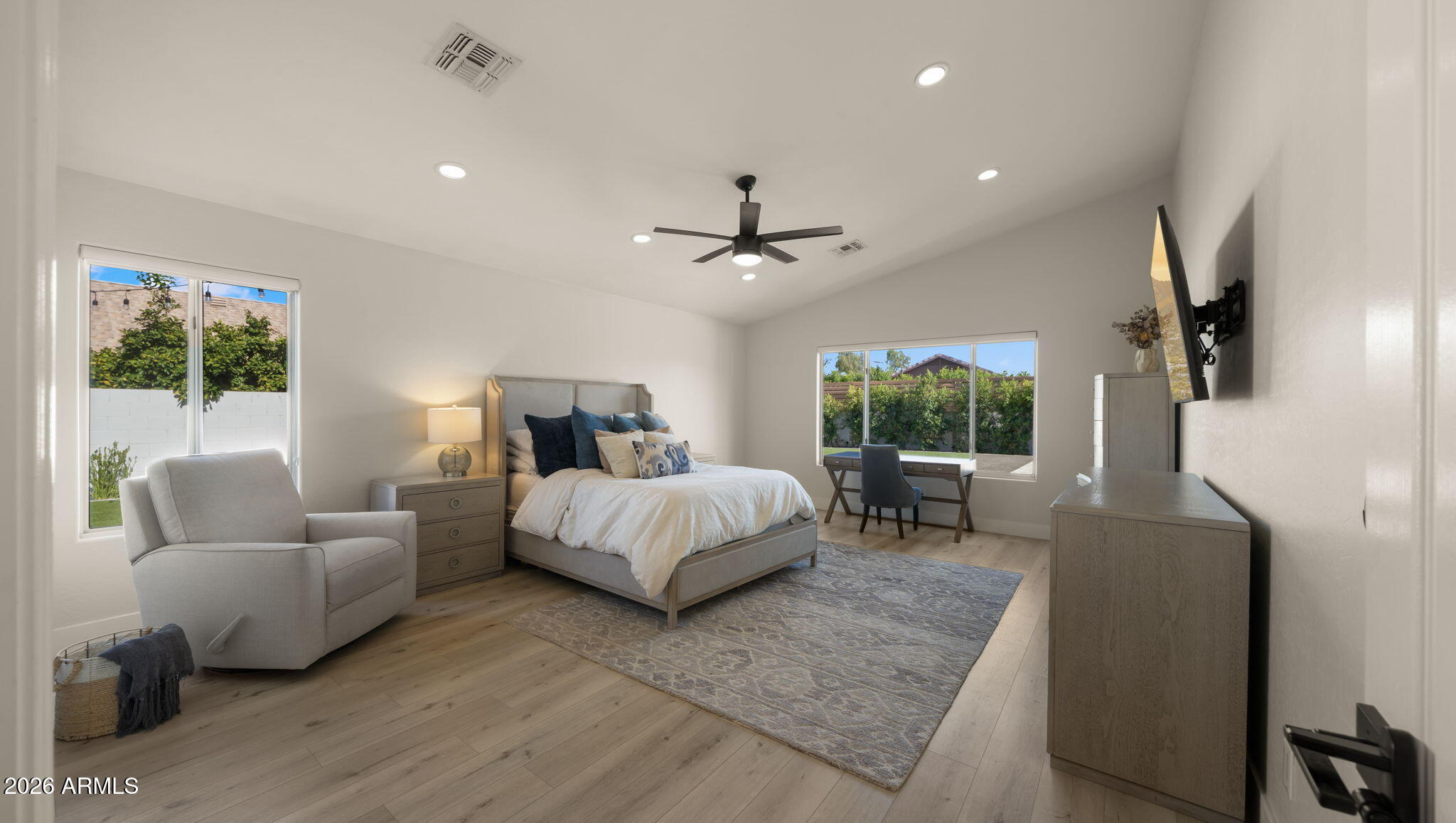 4049 E VISTA Drive