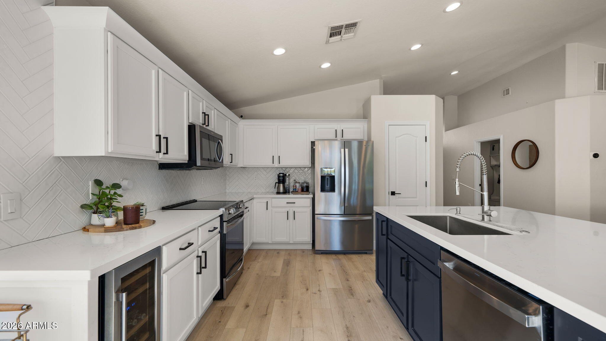 4049 E VISTA Drive