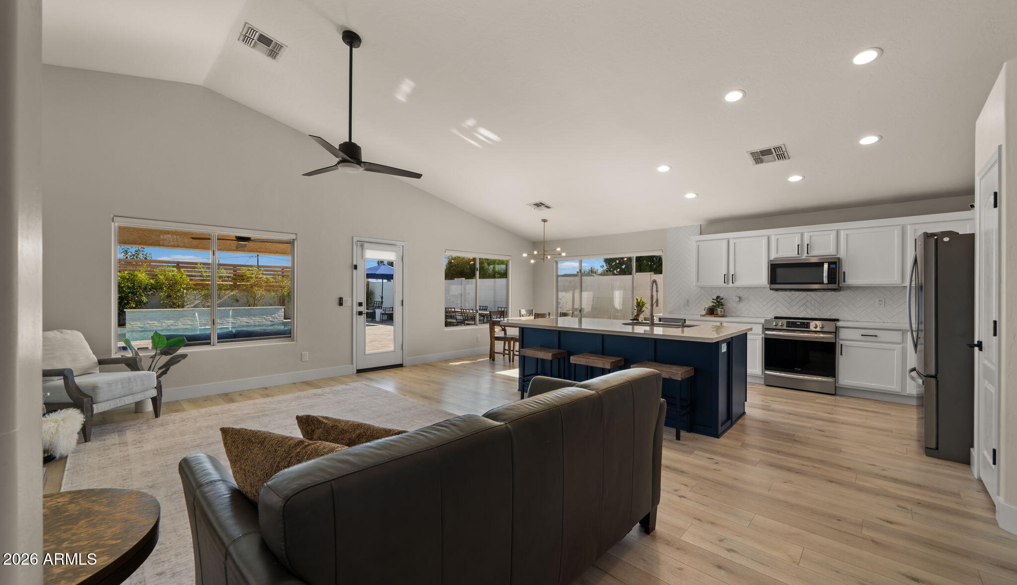 4049 E VISTA Drive