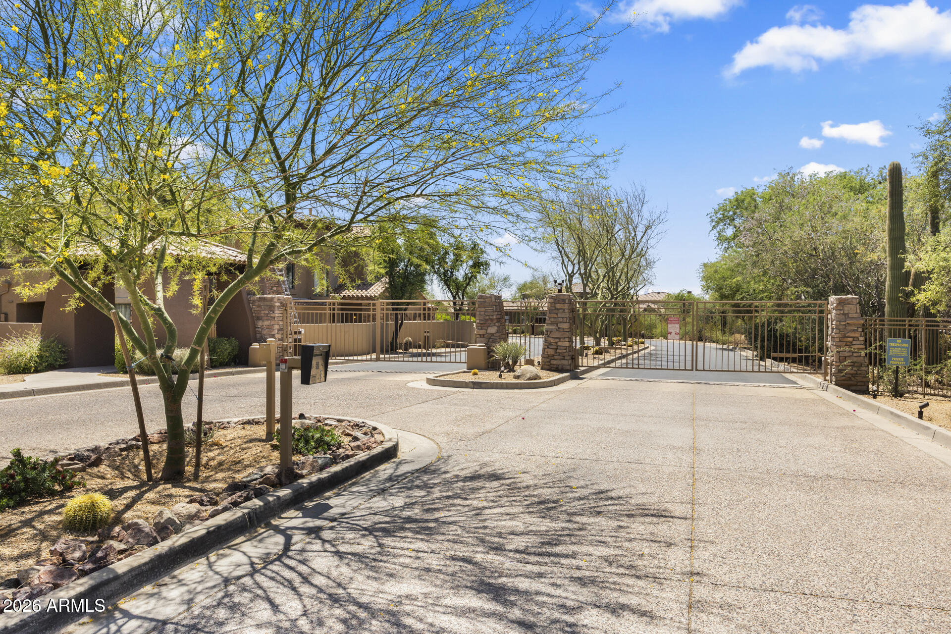 19550 N GRAYHAWK Drive 1086