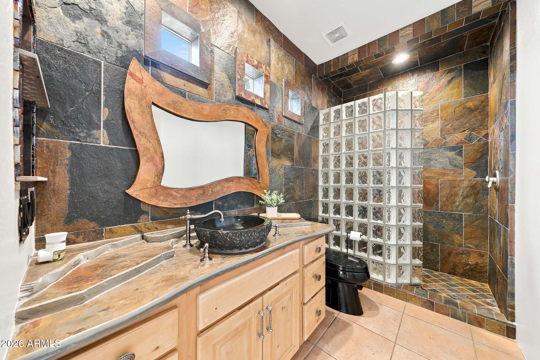 1732 E GELDING Drive