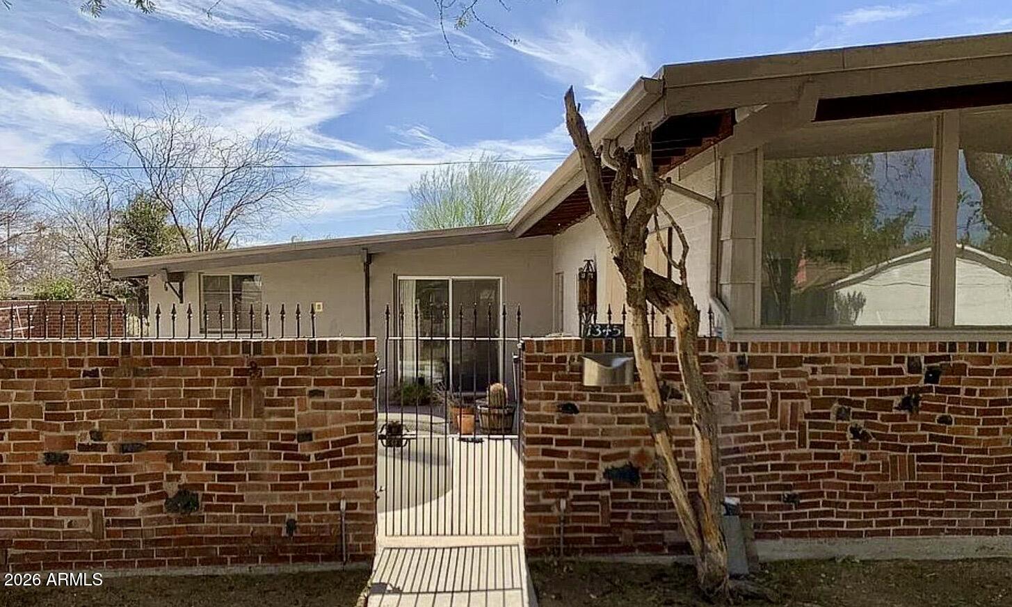 1345 E Rose Lane