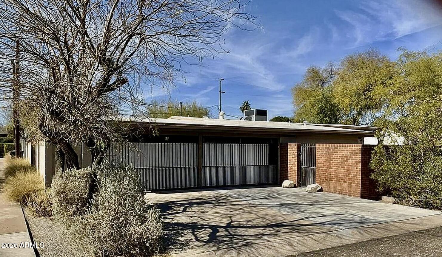 1345 E Rose Lane