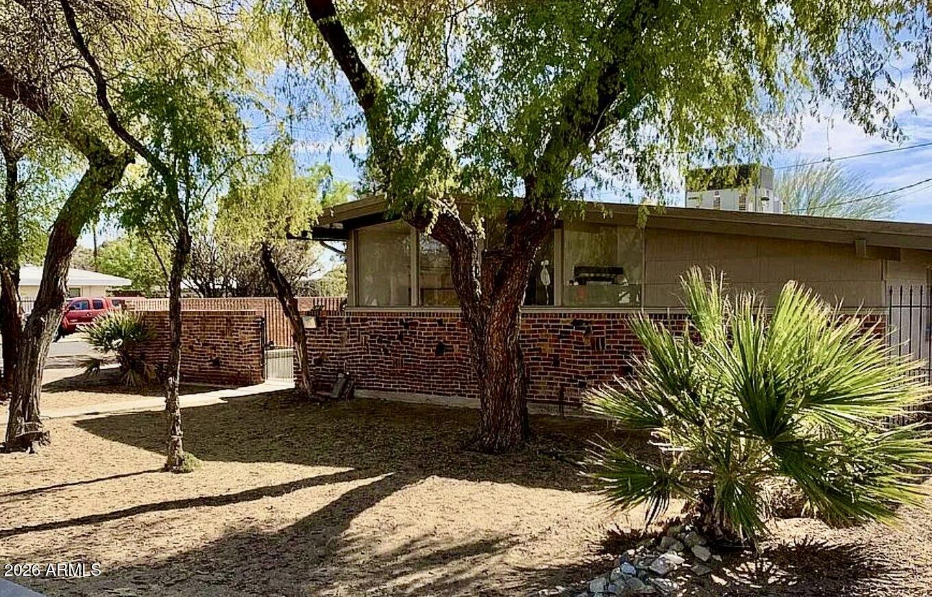 1345 E Rose Lane