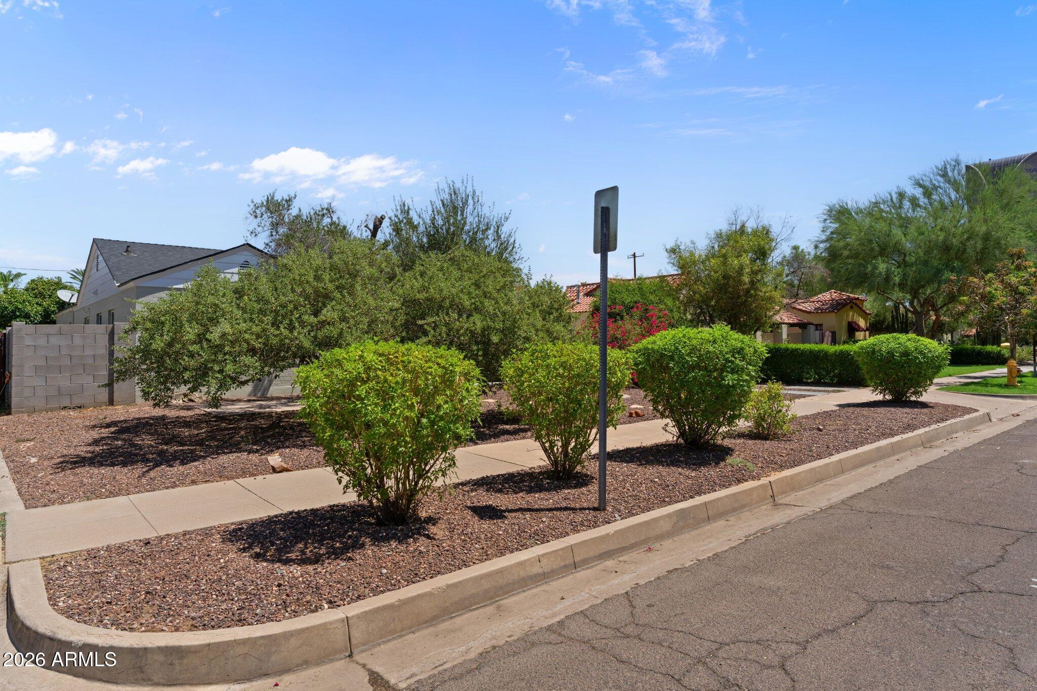 322 W CORONADO Road