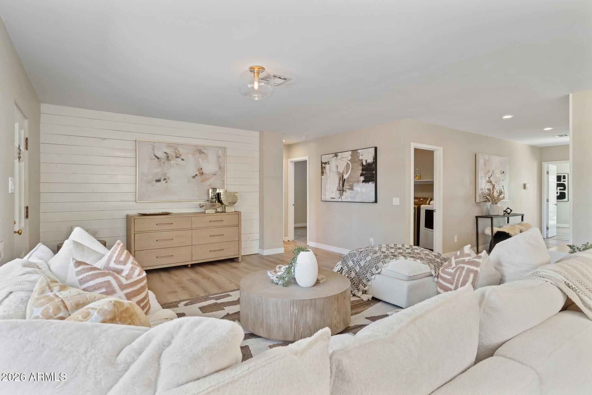 322 W CORONADO Road