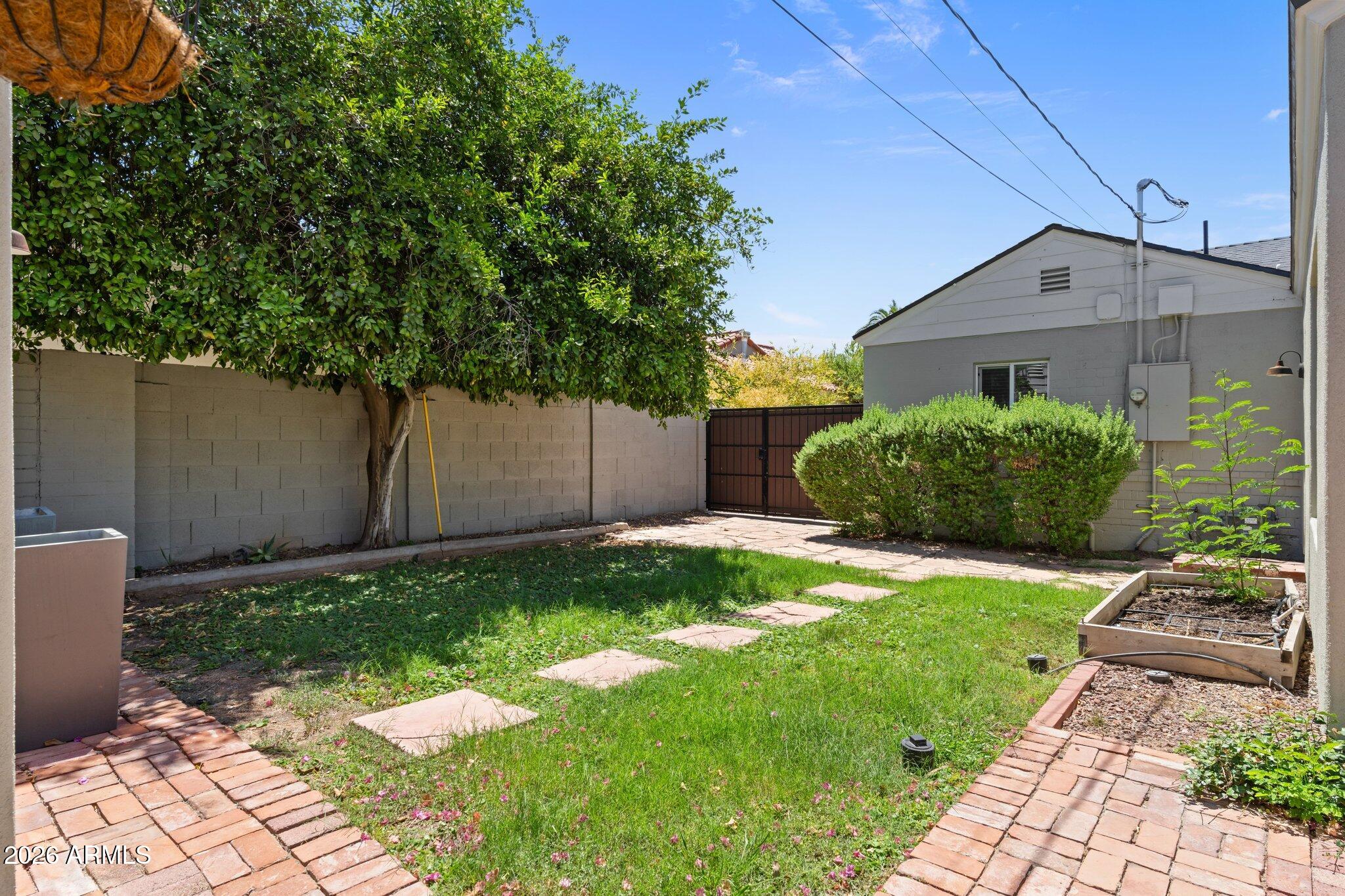 322 W CORONADO Road