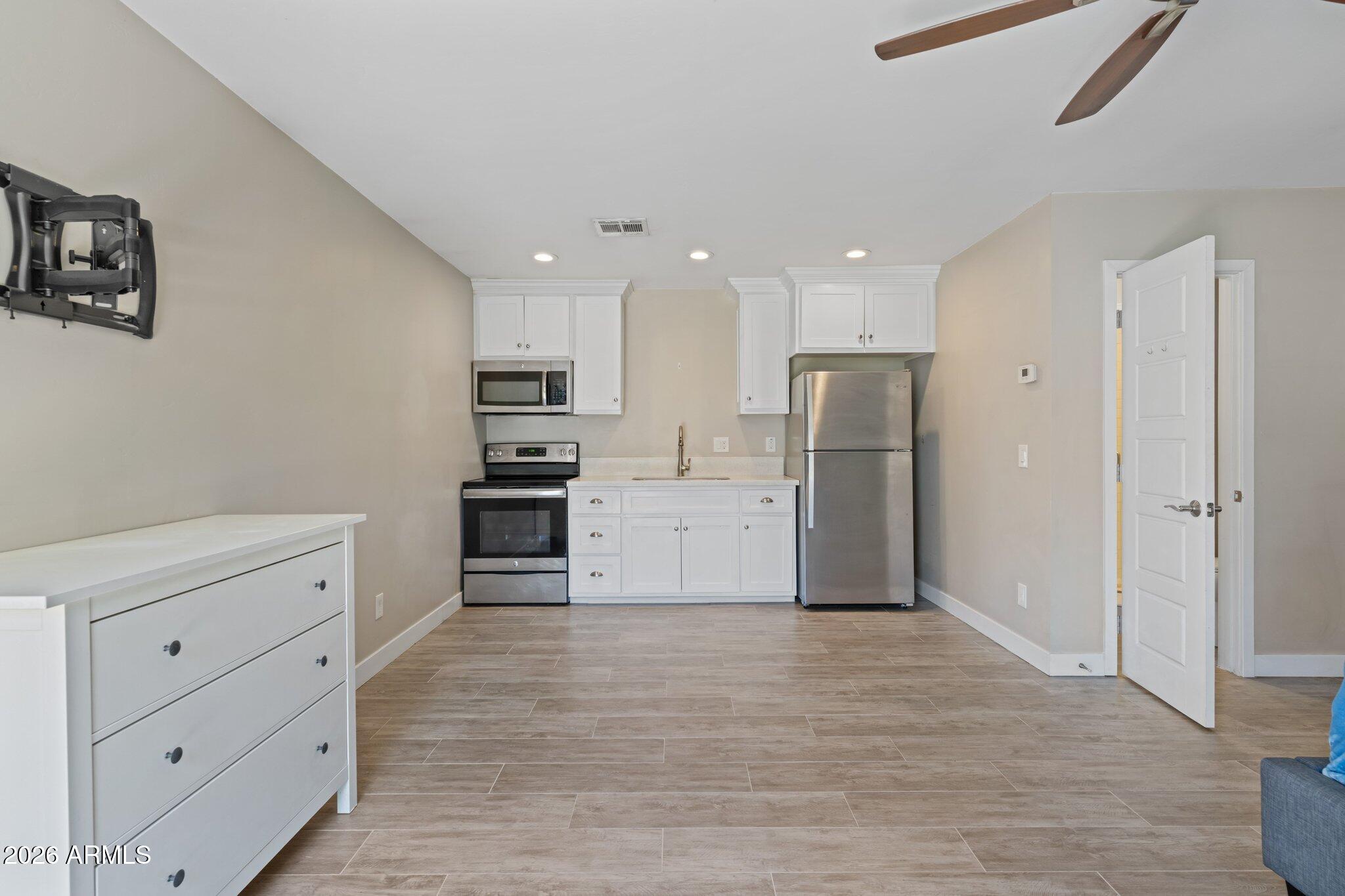 322 W CORONADO Road