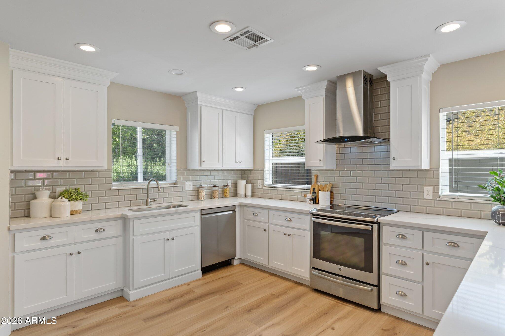 322 W CORONADO Road