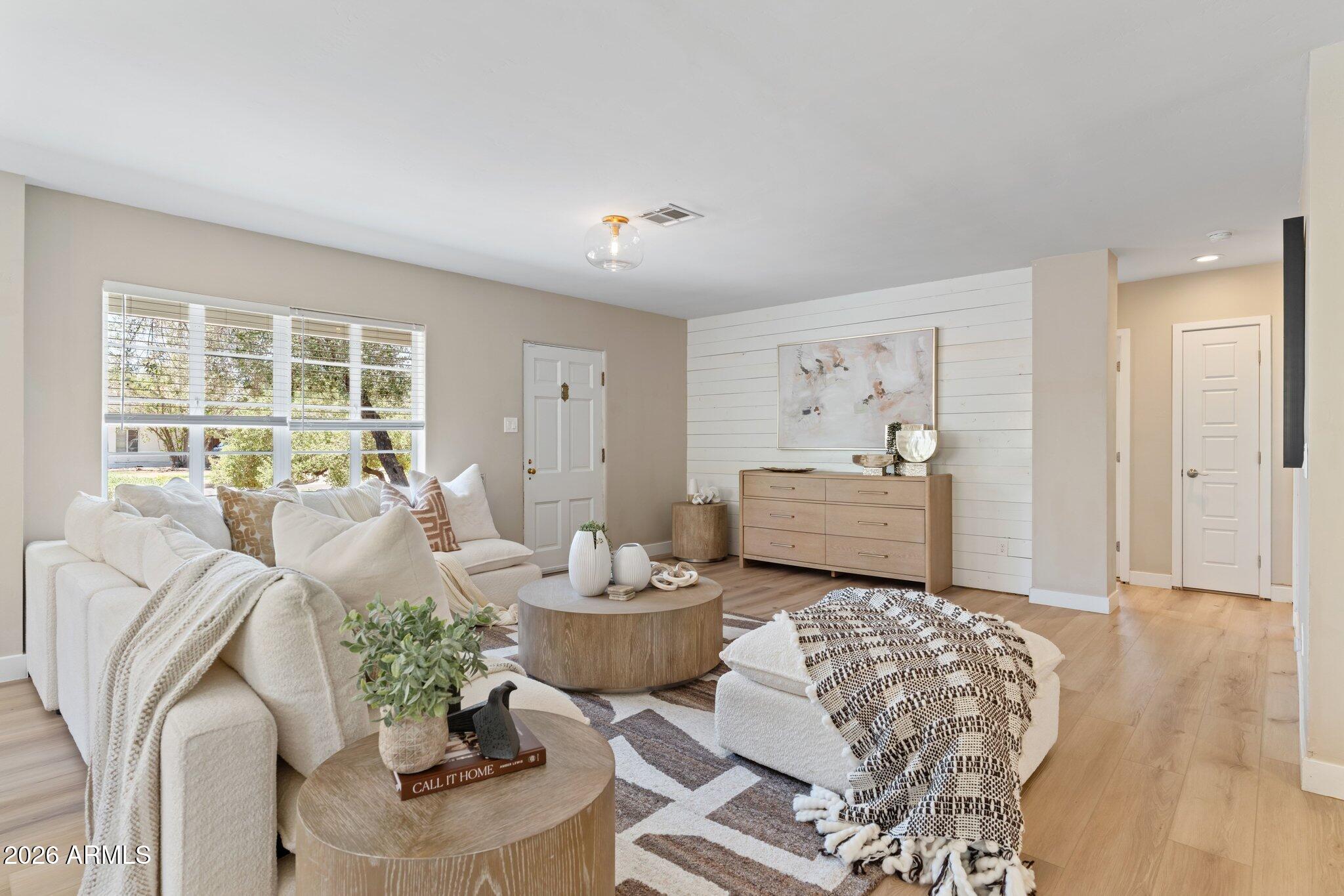 322 W CORONADO Road