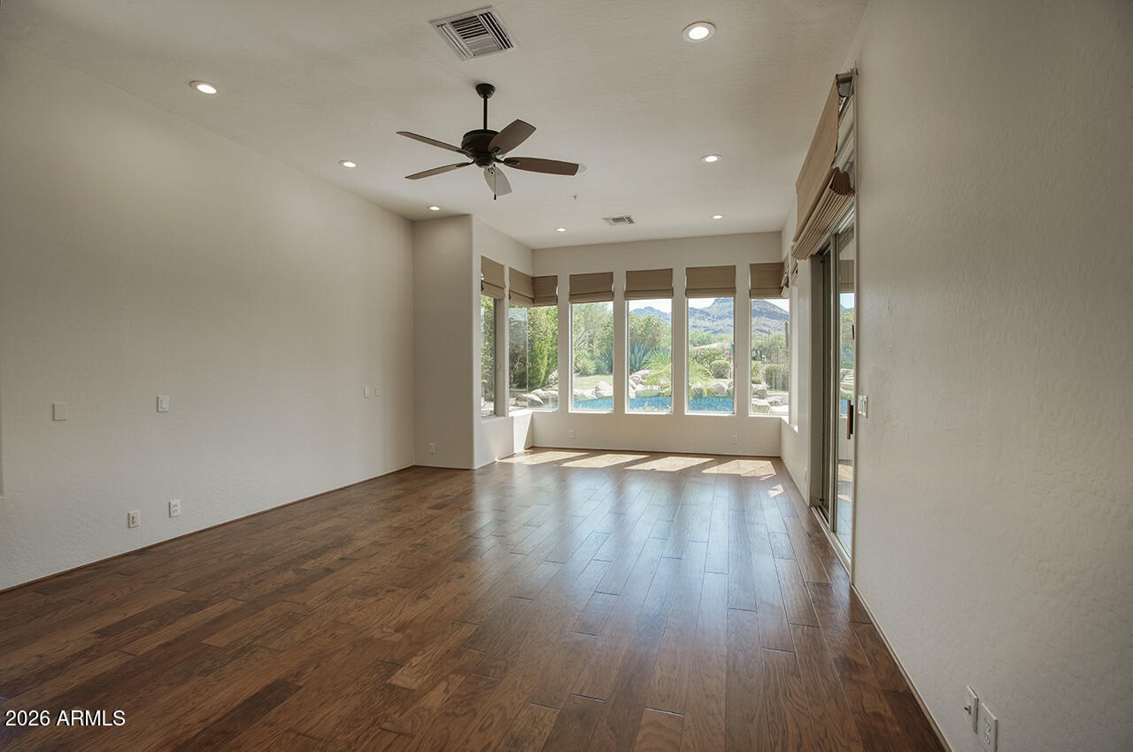 9290 E THOMPSON PEAK Parkway 204