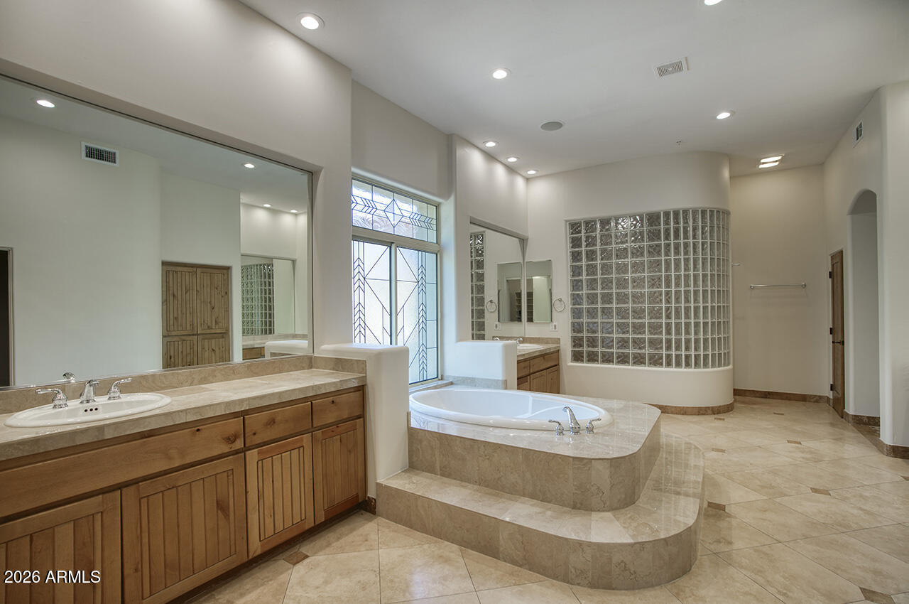 9290 E THOMPSON PEAK Parkway 204