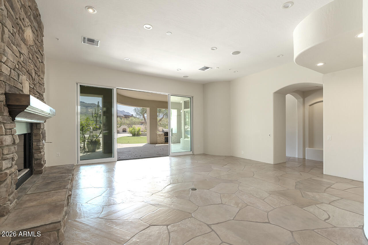 9290 E THOMPSON PEAK Parkway 204