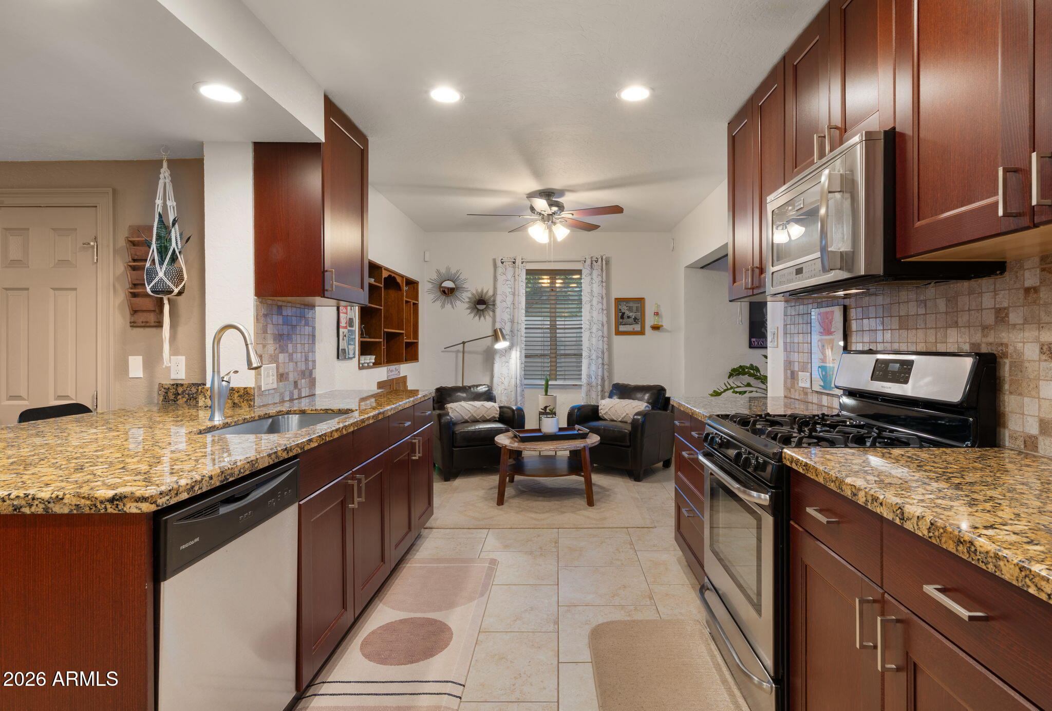 218 W ROMA Avenue