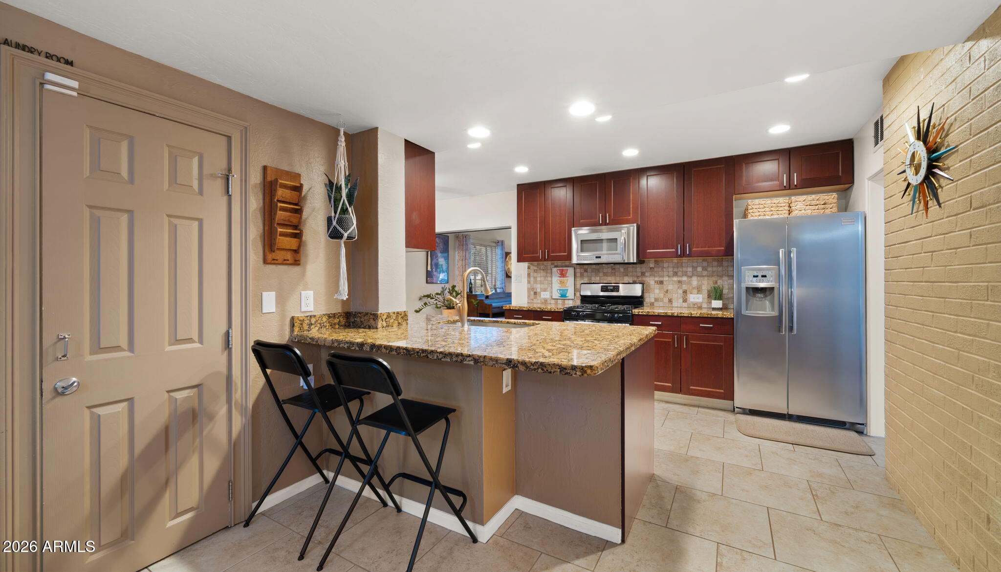 218 W ROMA Avenue