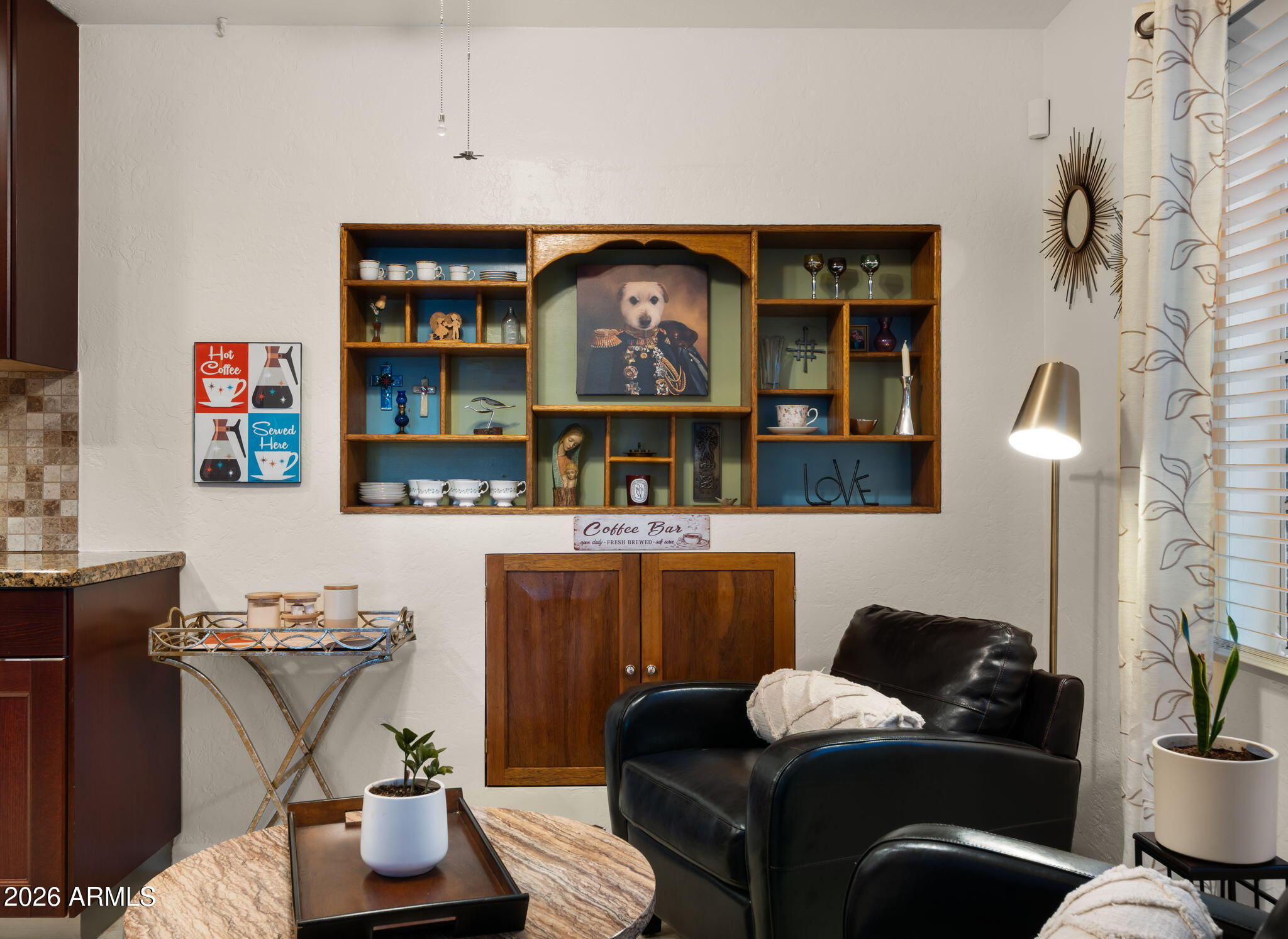 218 W ROMA Avenue