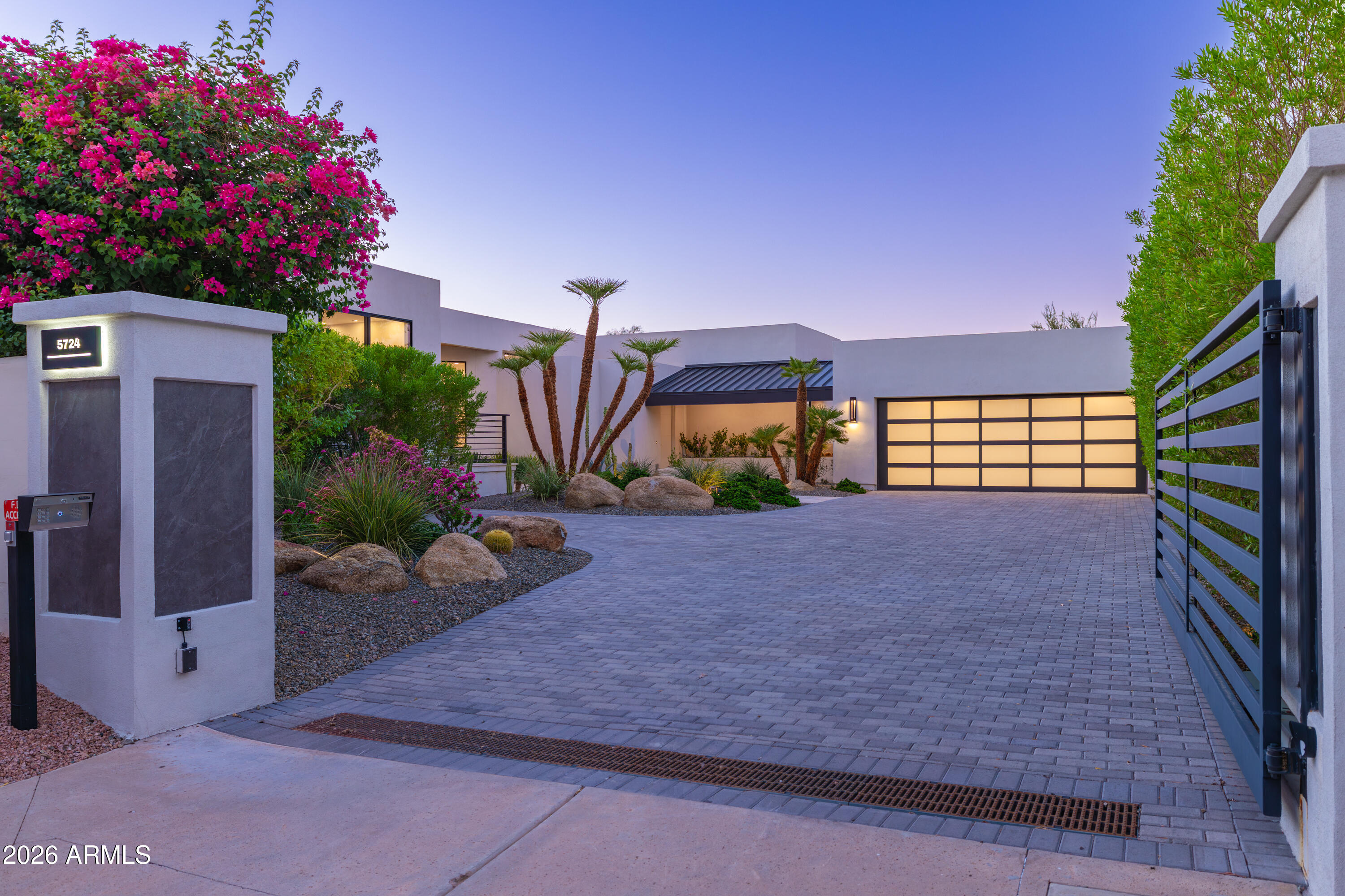 5724 N ECHO CANYON Drive