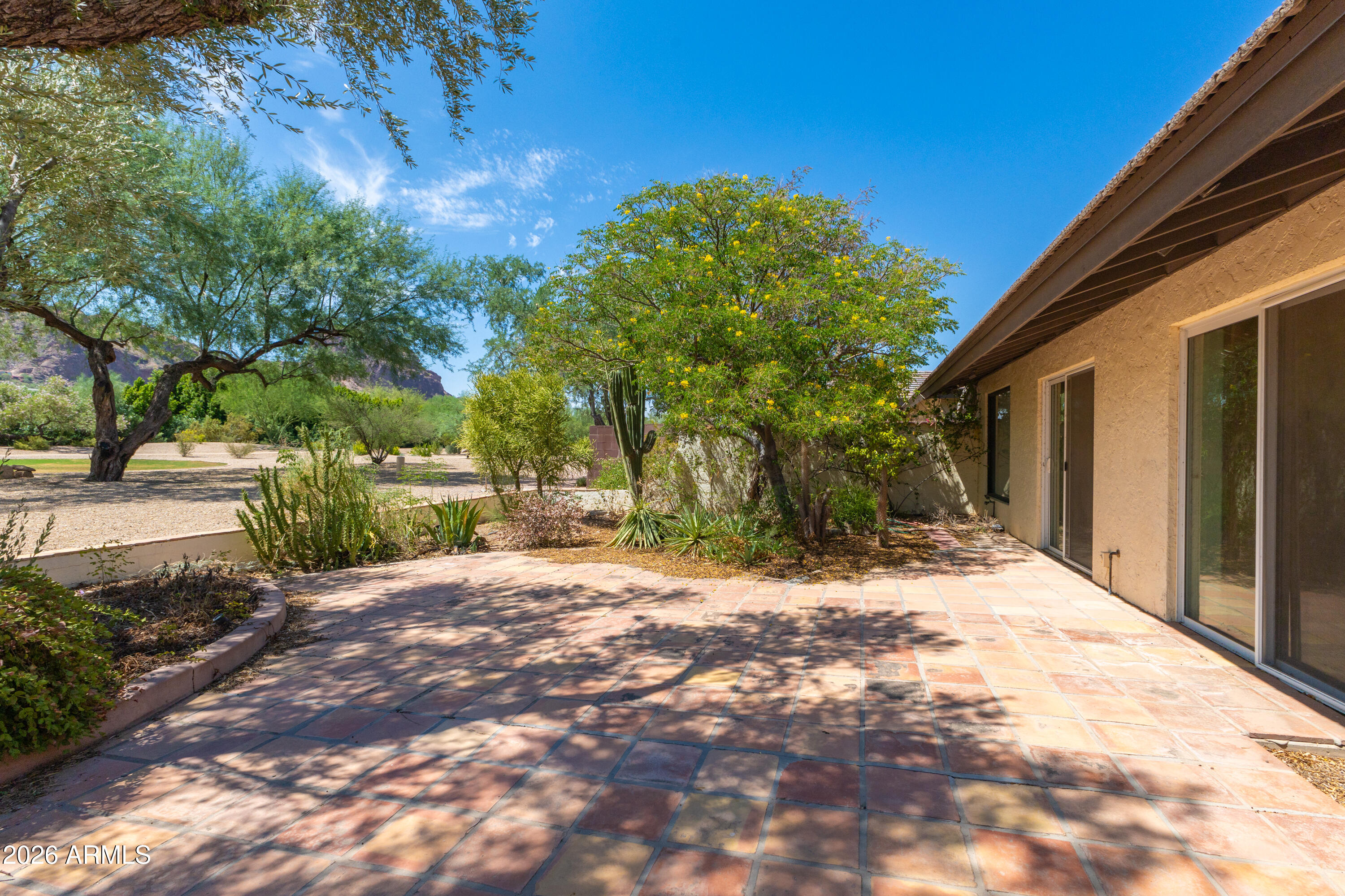 5635 E LINCOLN Drive 26