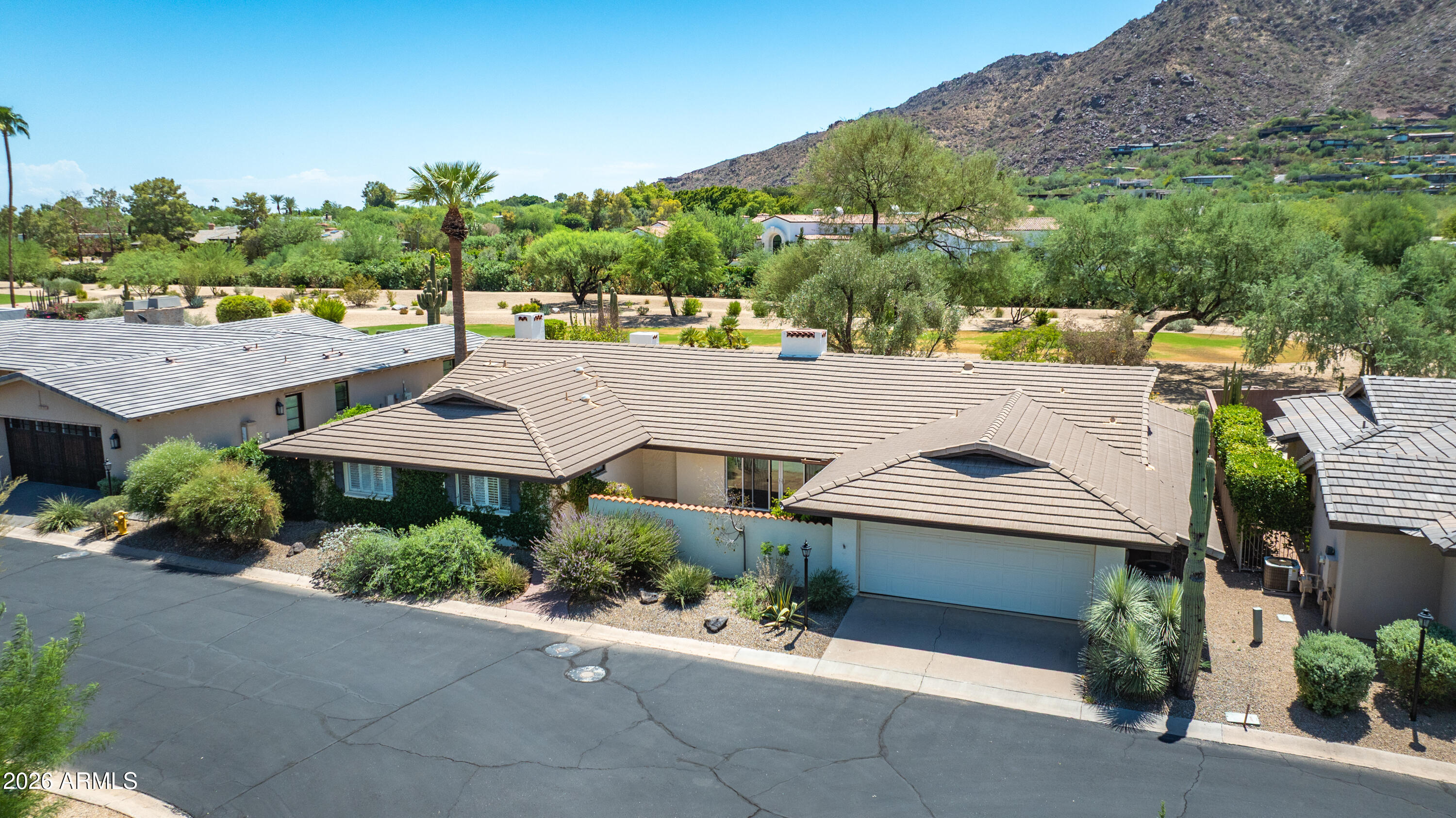 5635 E LINCOLN Drive 26