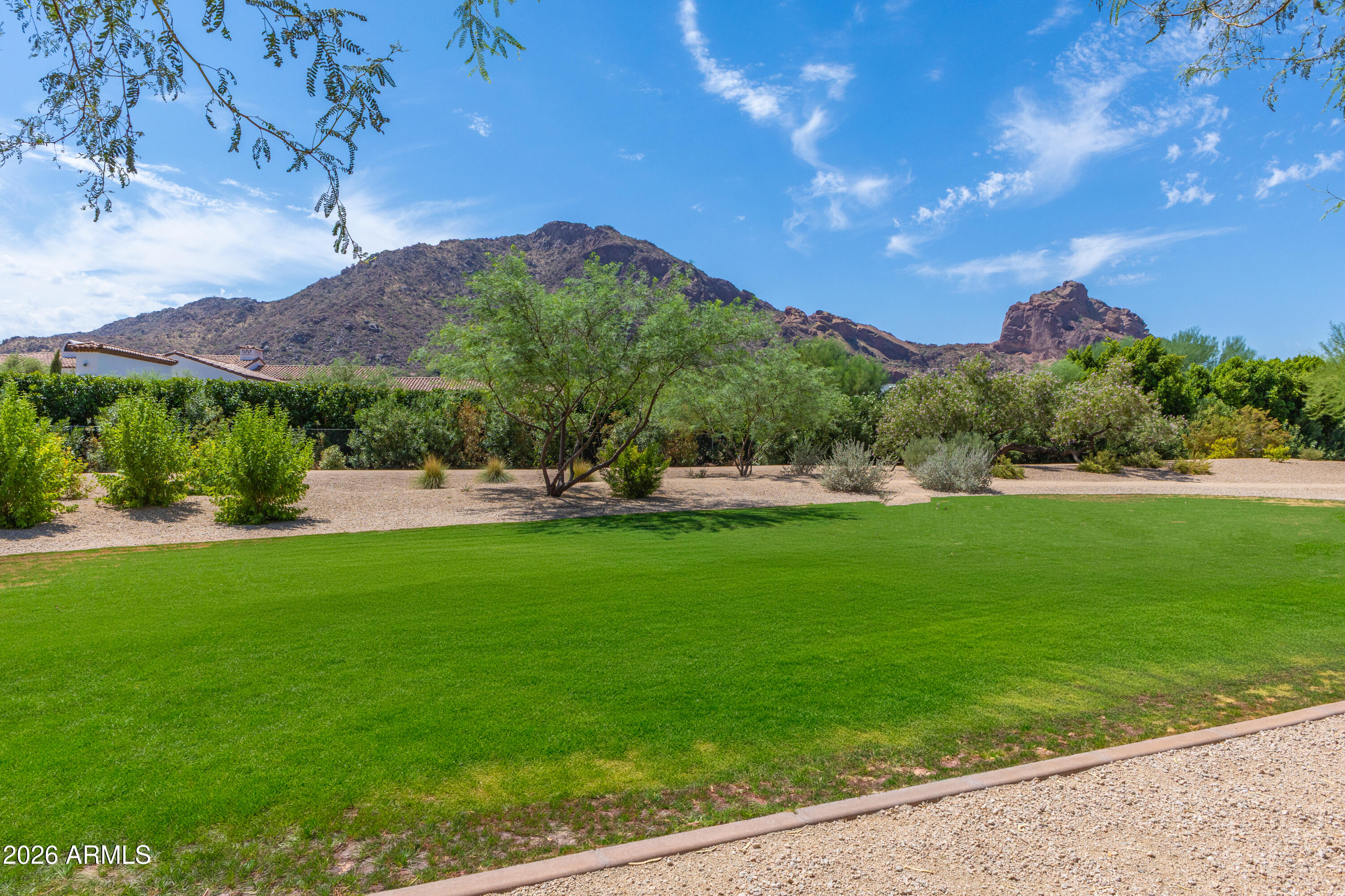 5635 E LINCOLN Drive 26