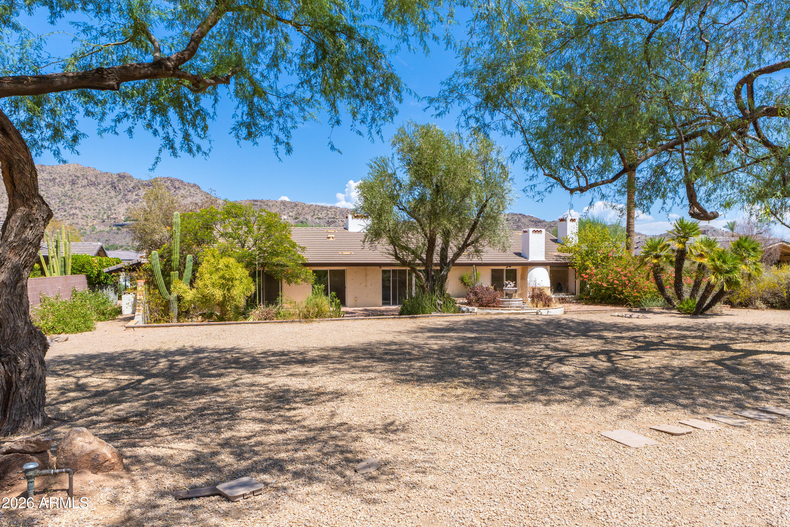 5635 E LINCOLN Drive 26