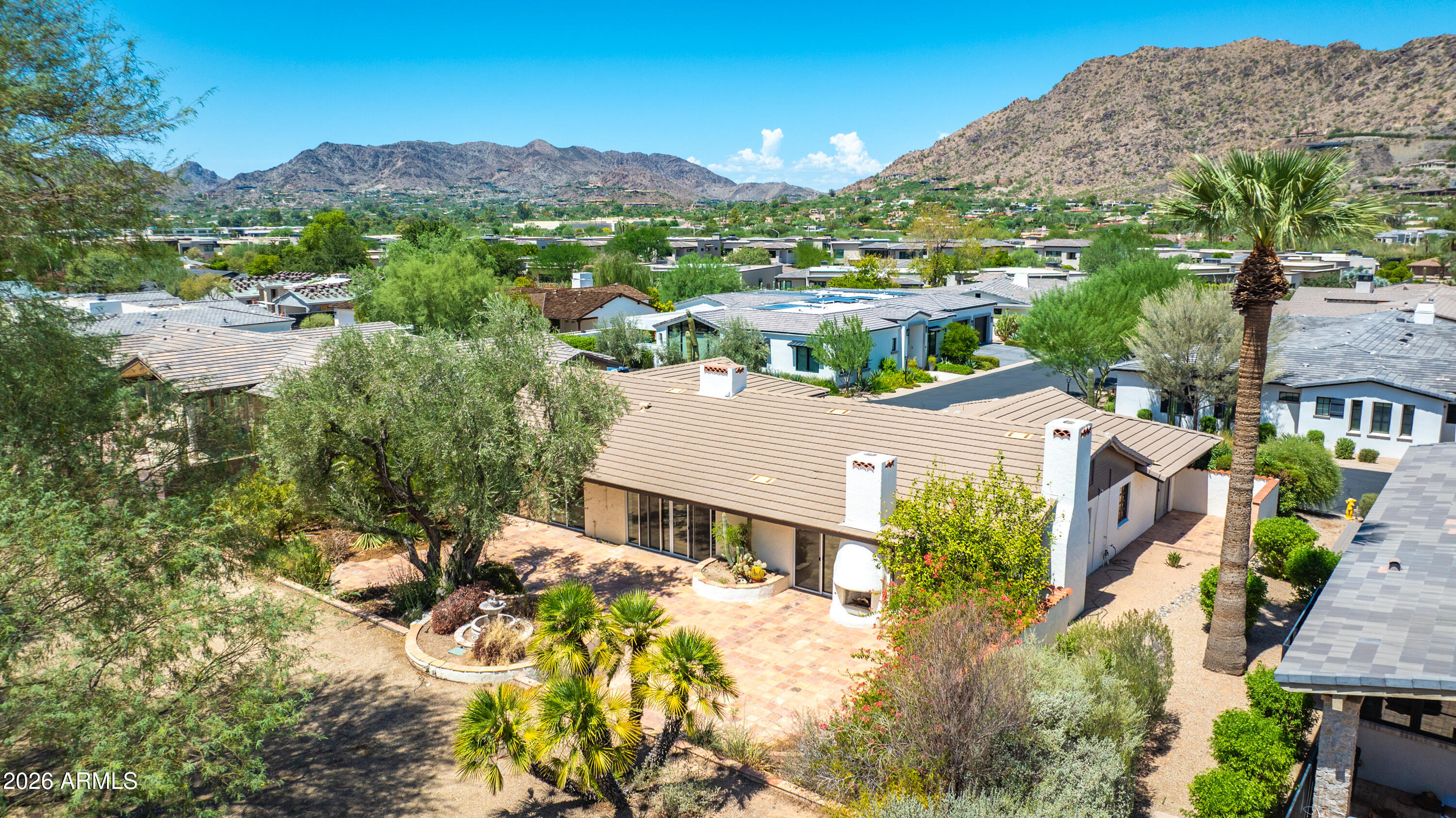 5635 E LINCOLN Drive 26