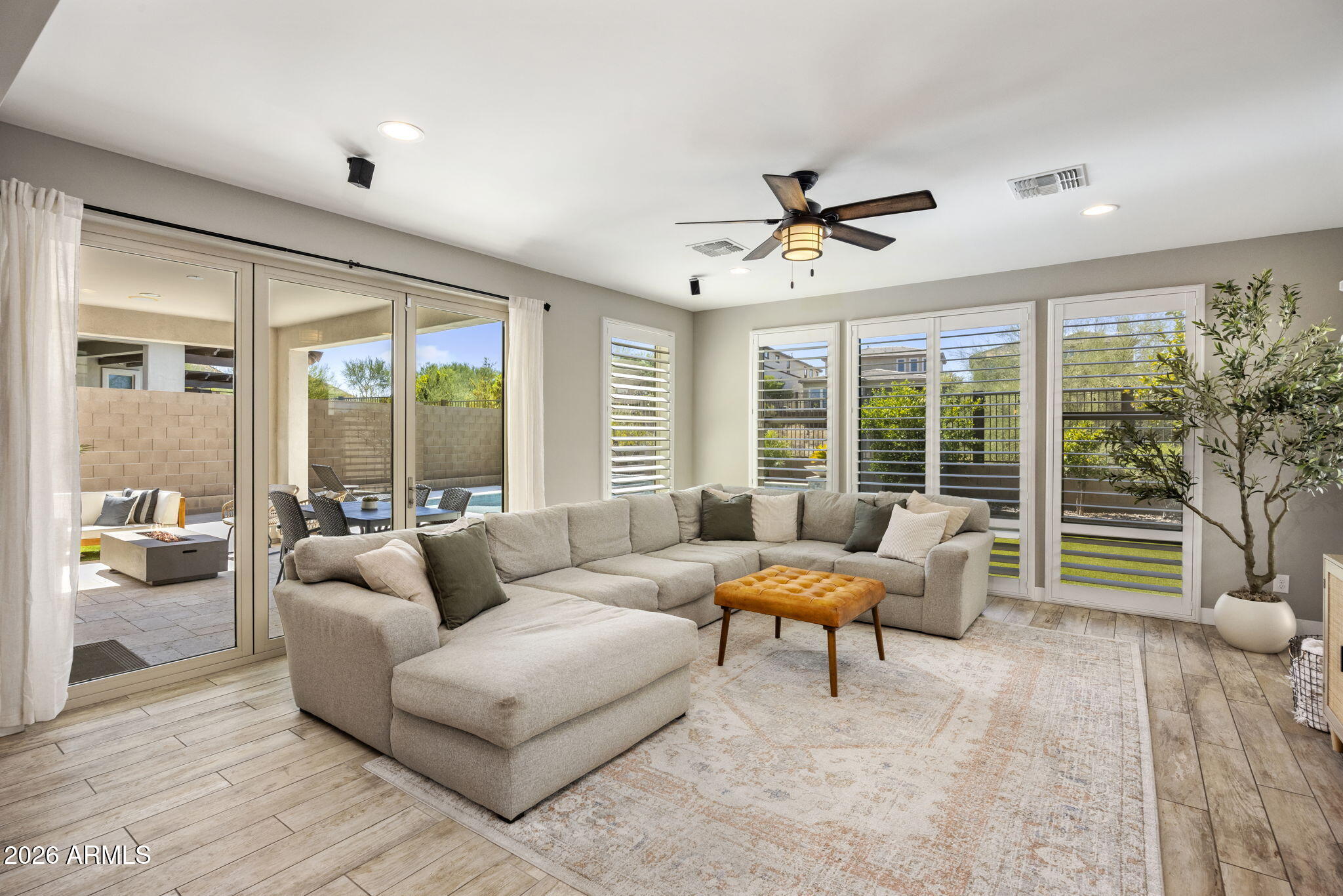2323 W DUANE Lane