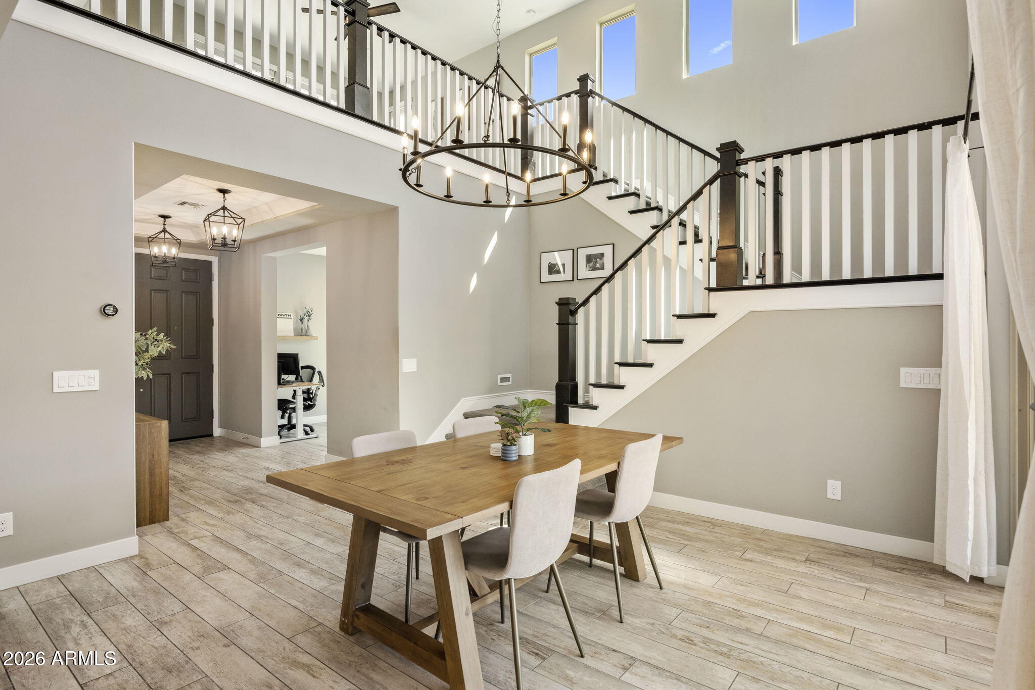 2323 W DUANE Lane
