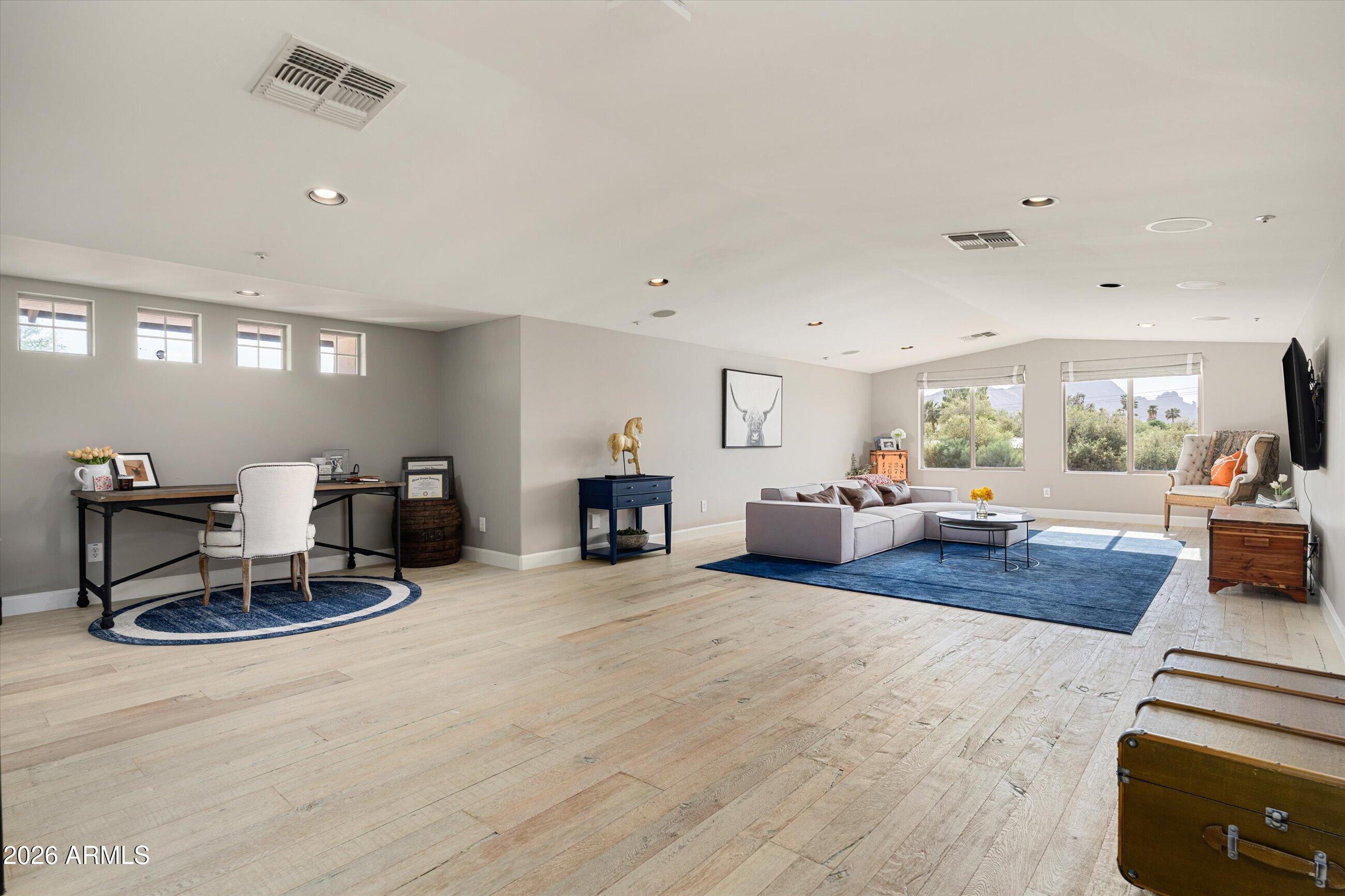7624 E SOLANO Drive