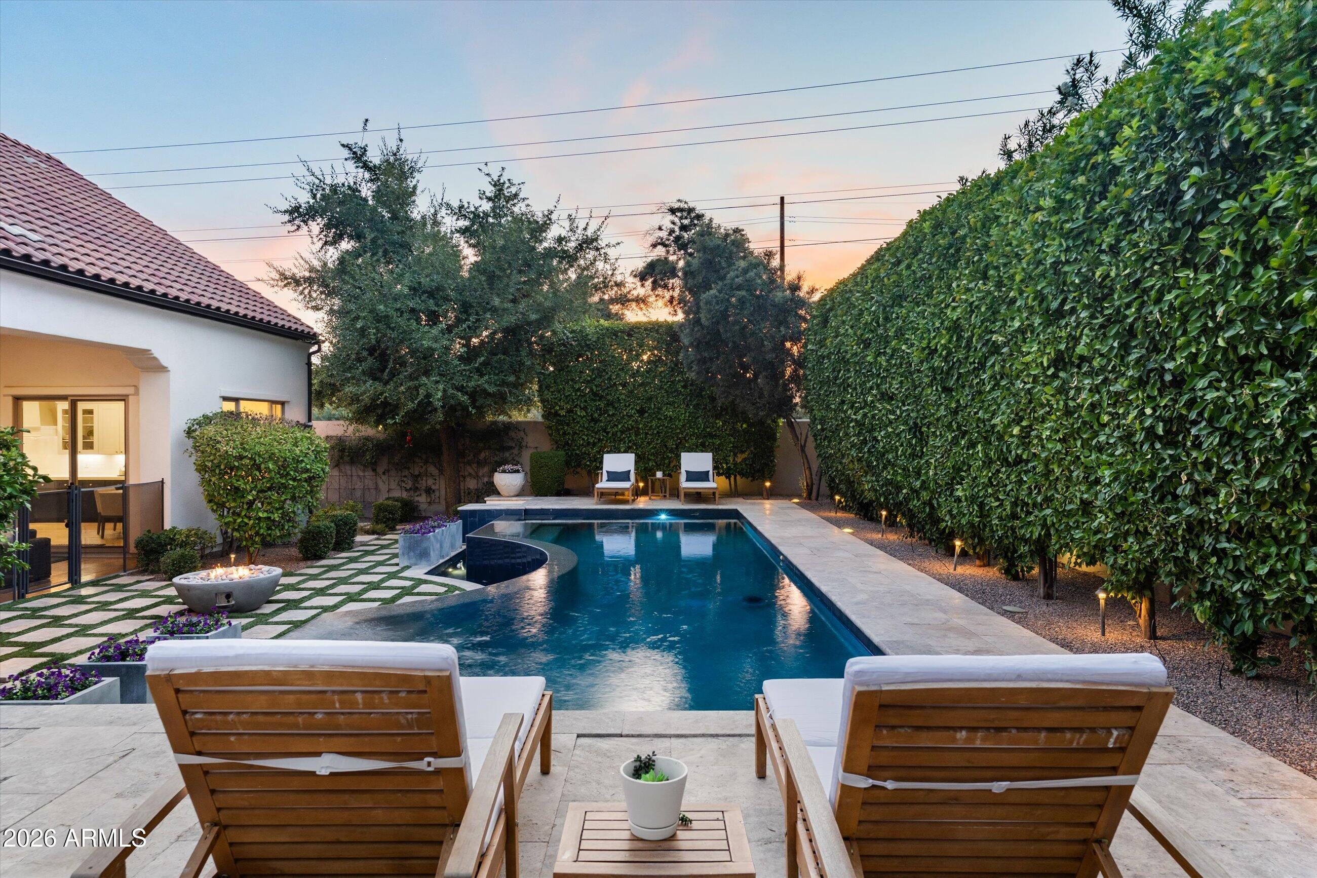 7624 E SOLANO Drive