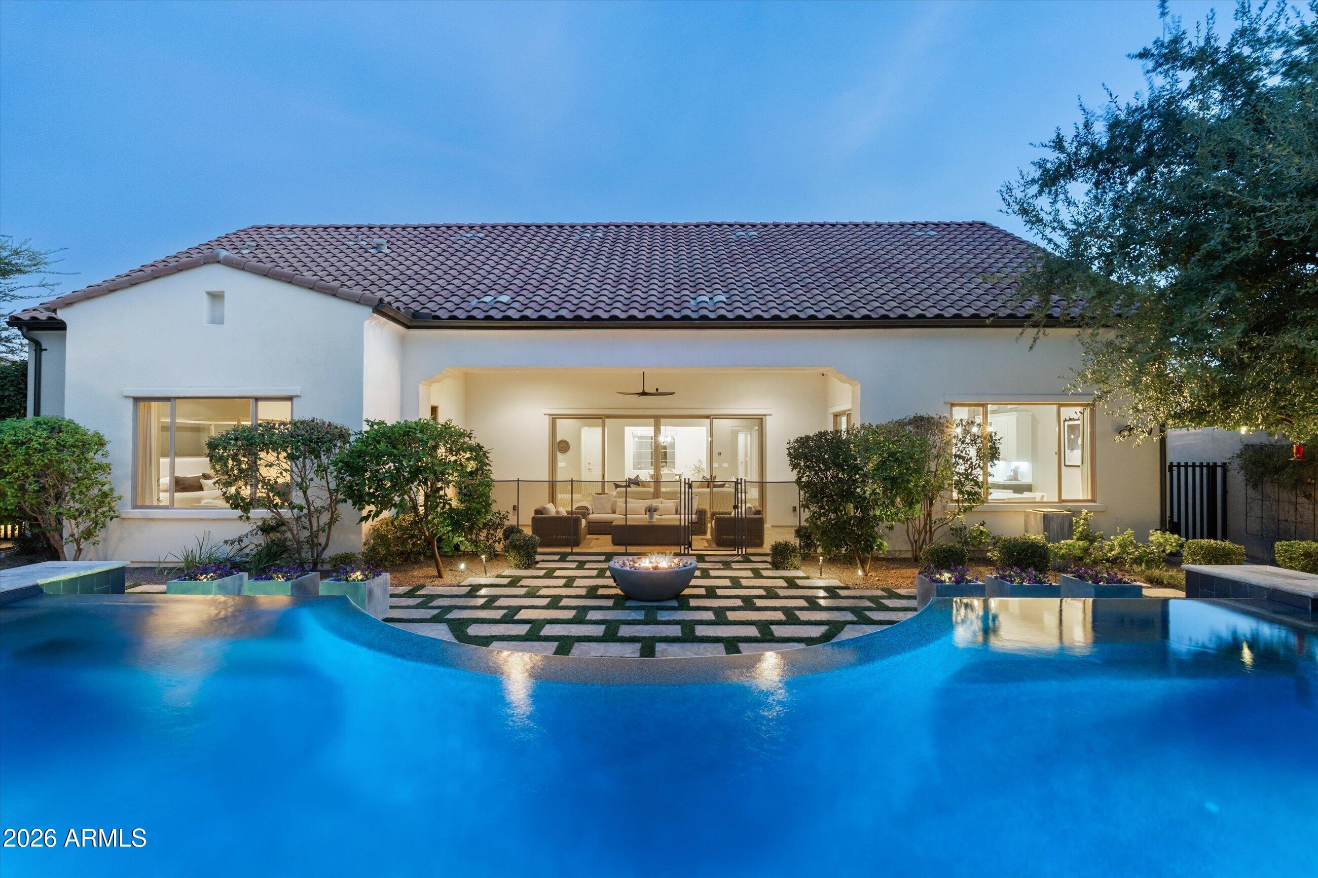 7624 E SOLANO Drive