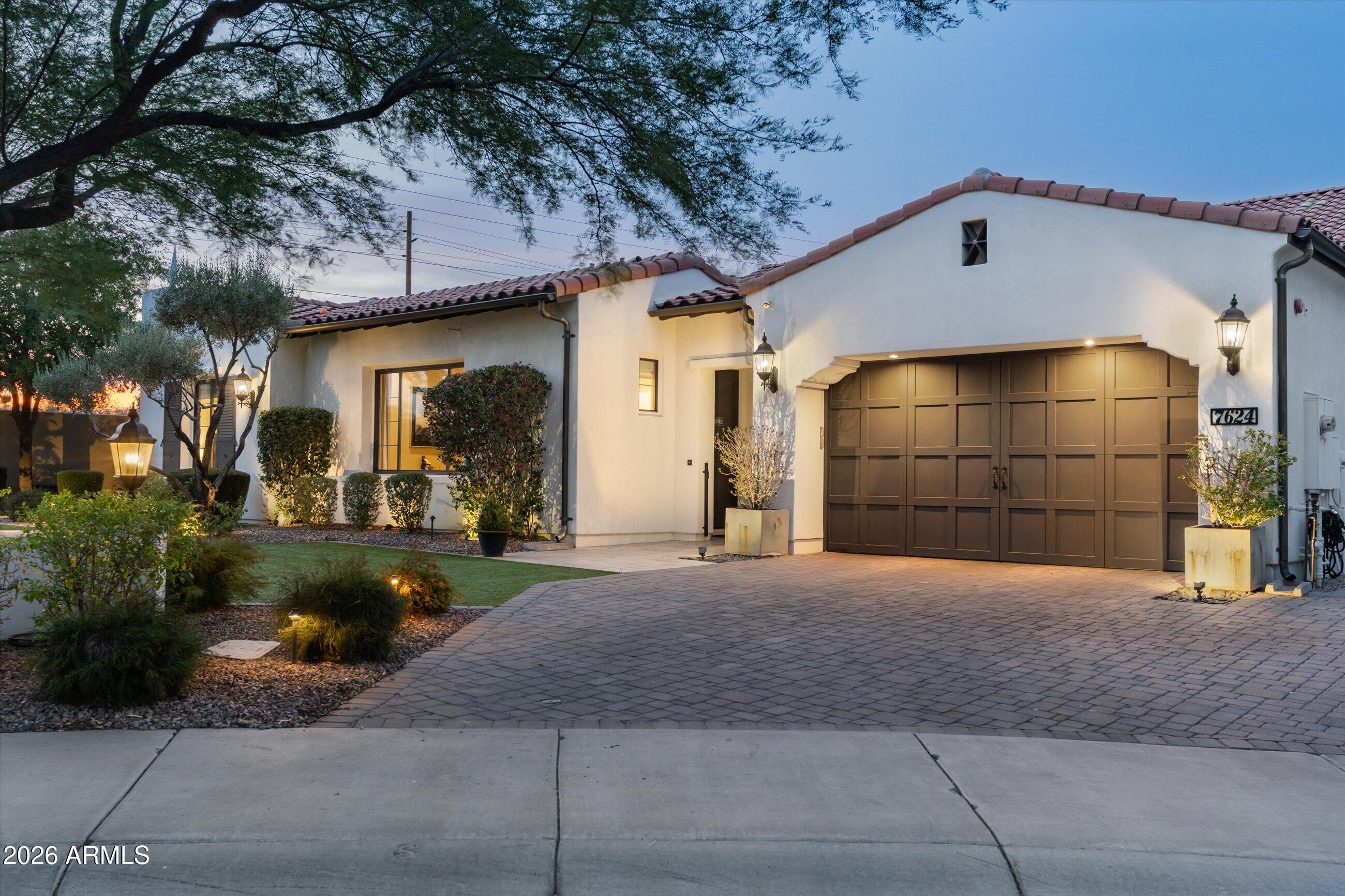 7624 E SOLANO Drive