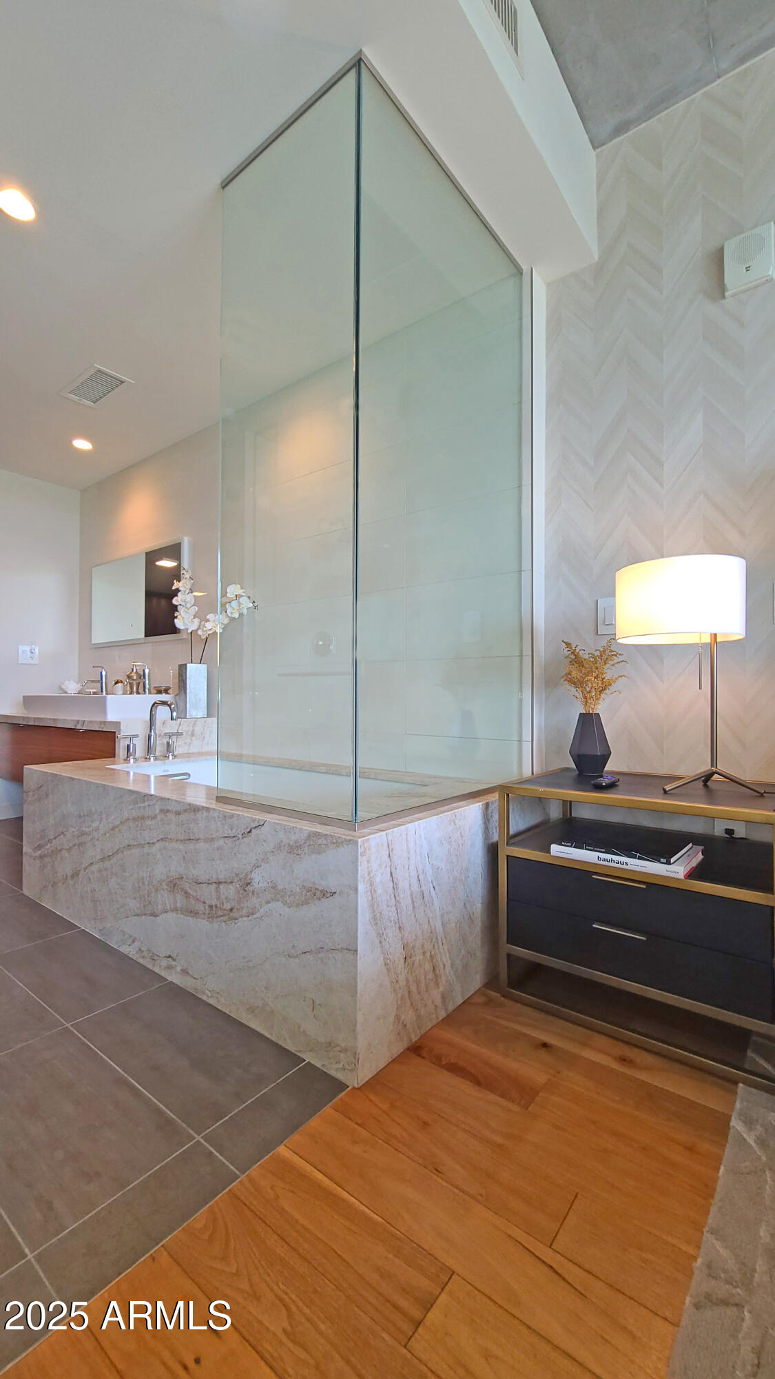 5455 E LINCOLN Drive 1004