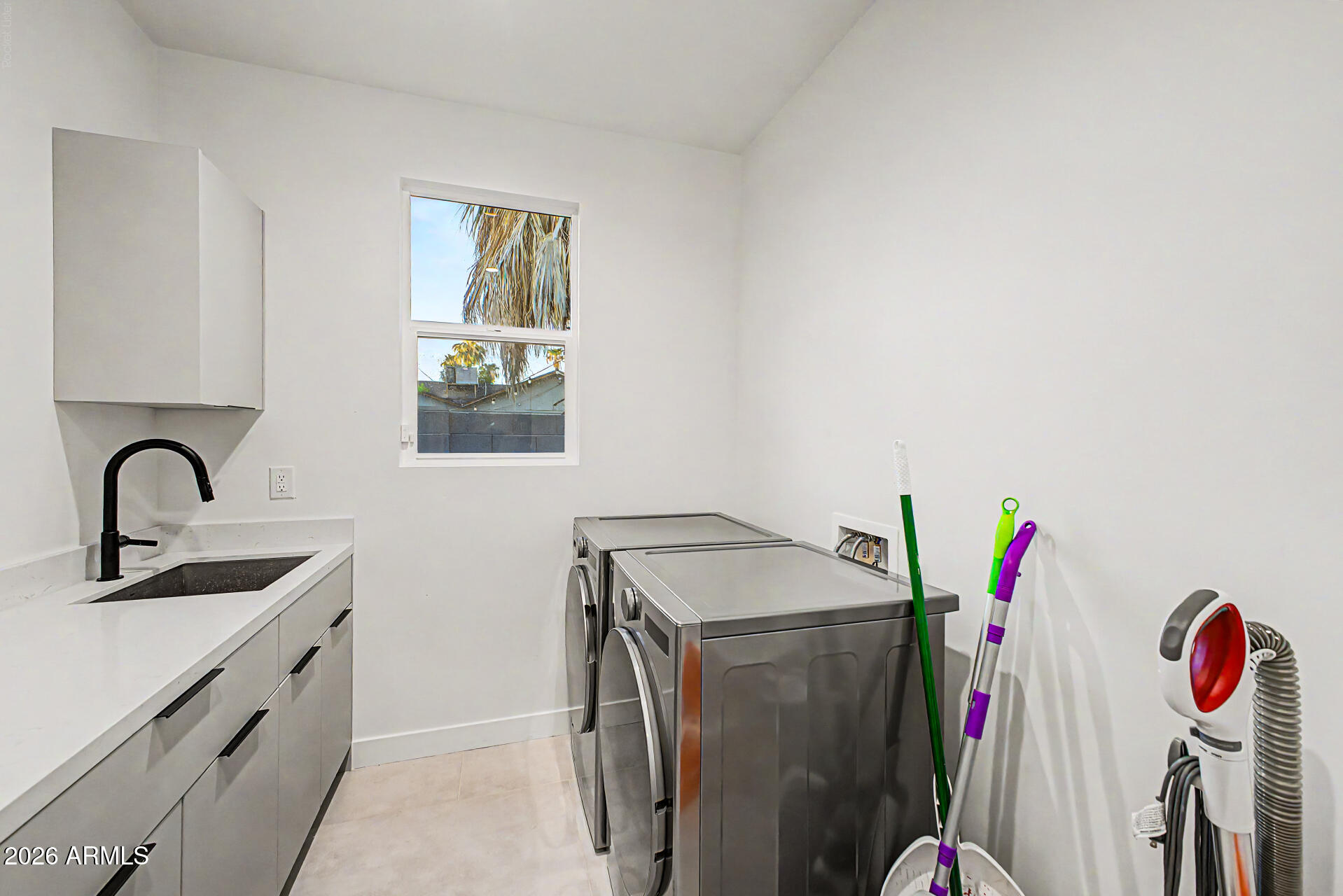 2336 N 28TH Place