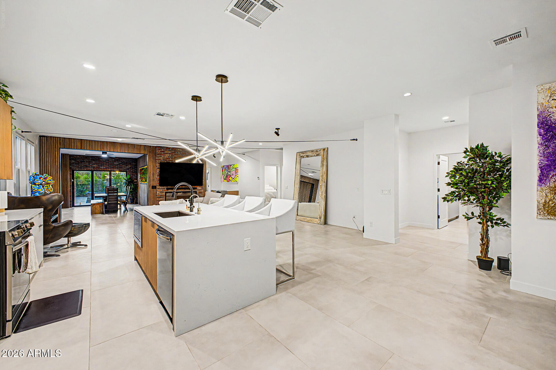 2336 N 28TH Place