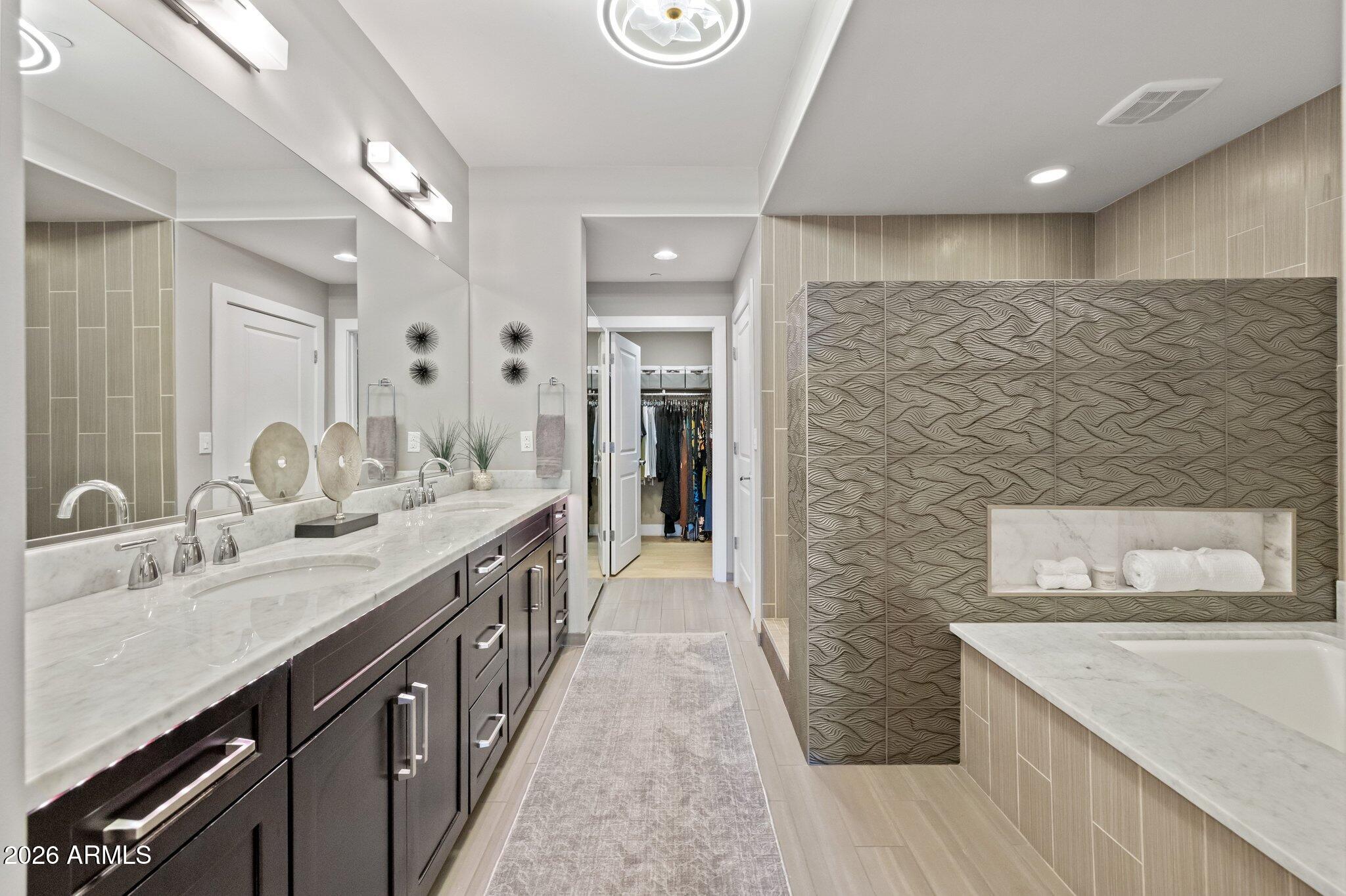 4803 N WOODMERE FAIRWAY 1005