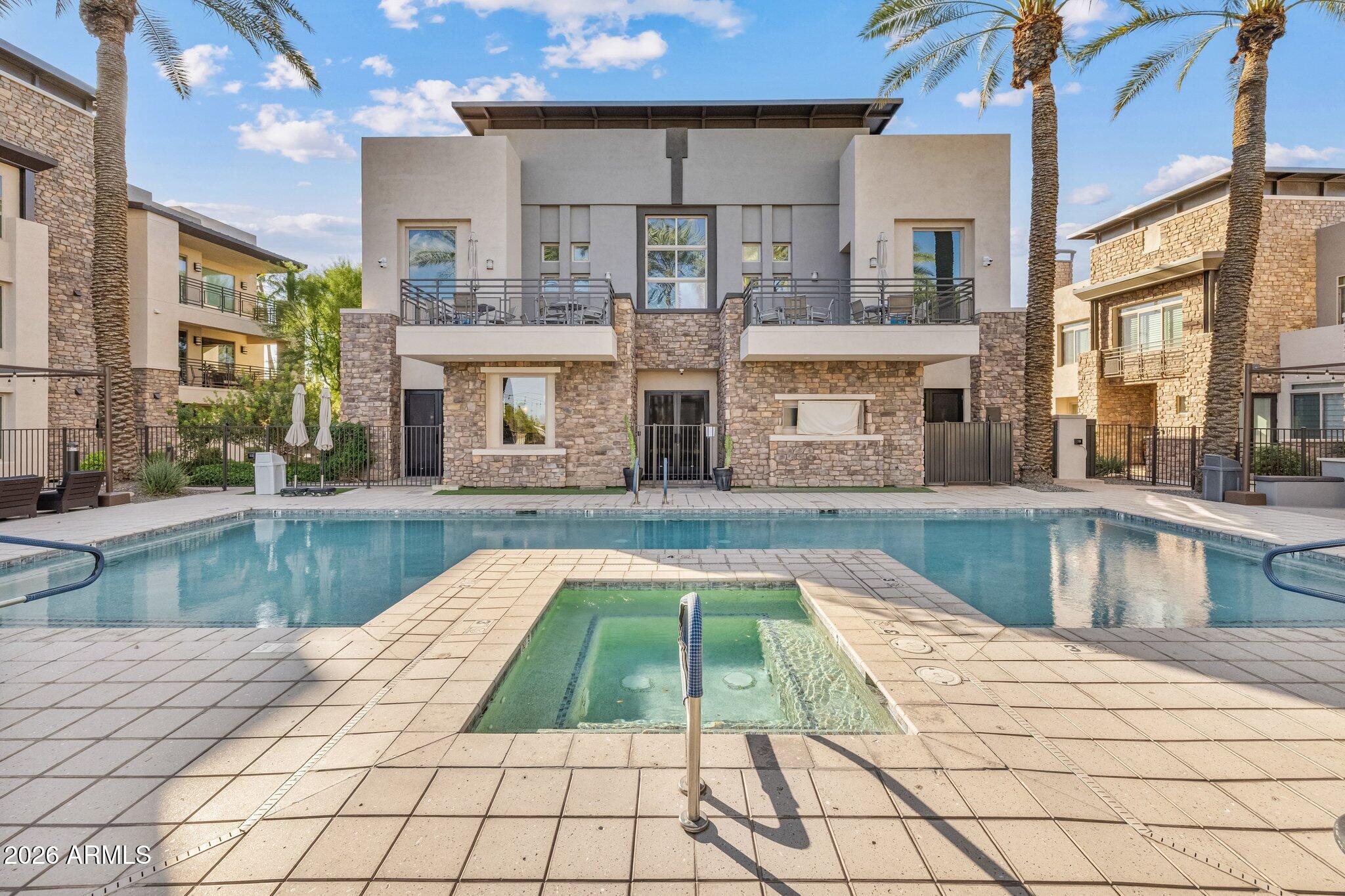 4803 N WOODMERE FAIRWAY 1005