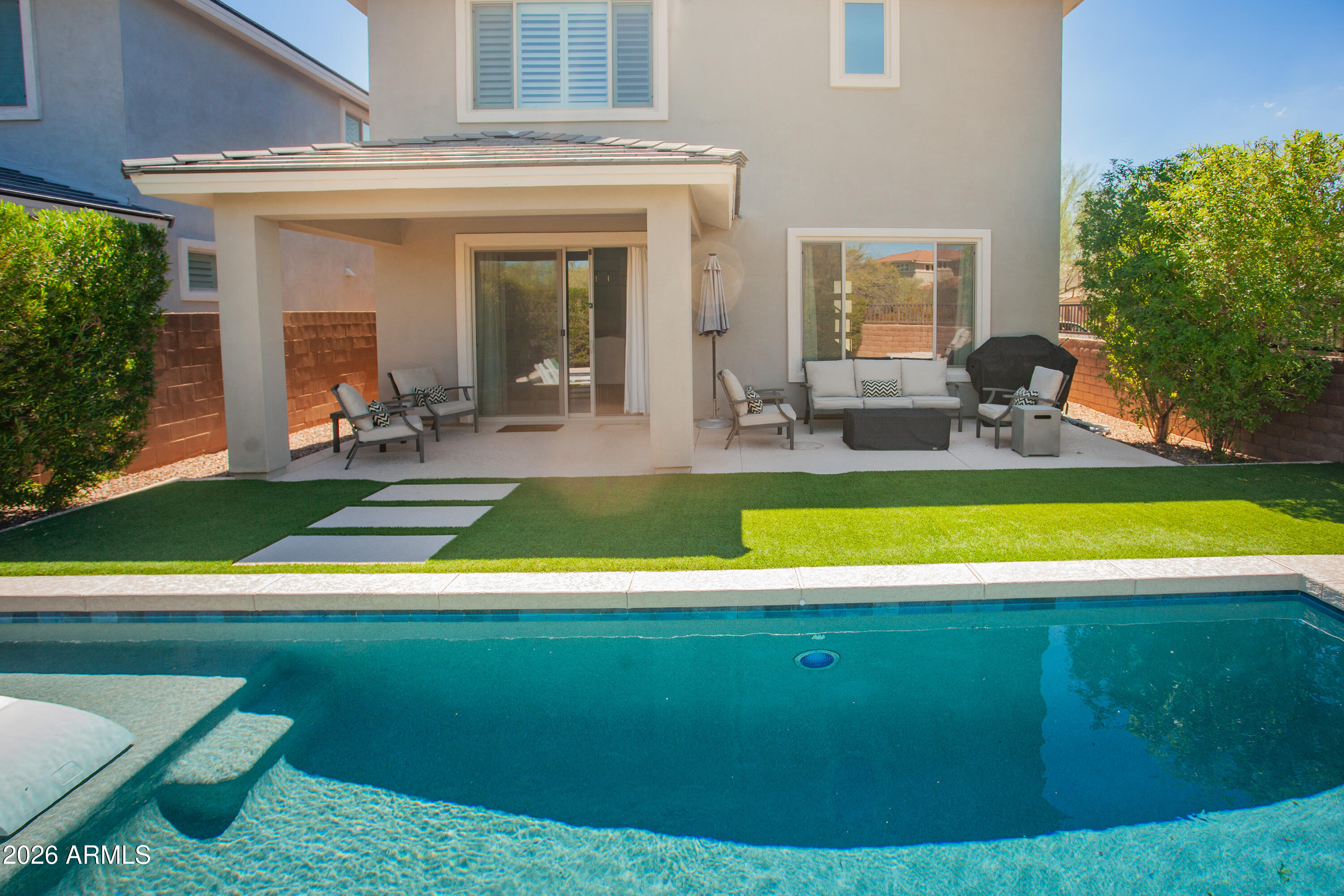 3110 E LOUISE Drive